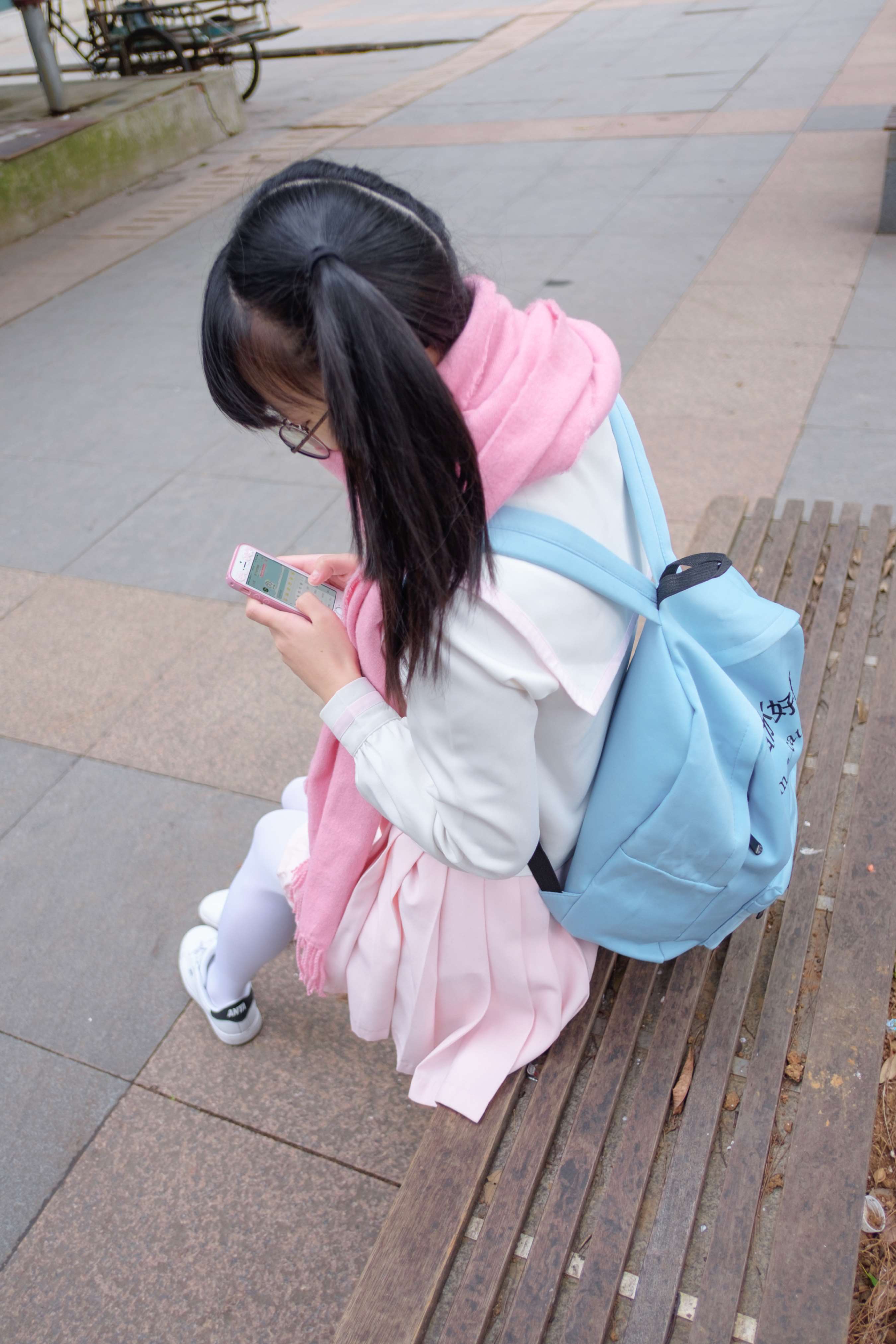 《白丝粉红少女放学路上》作品图