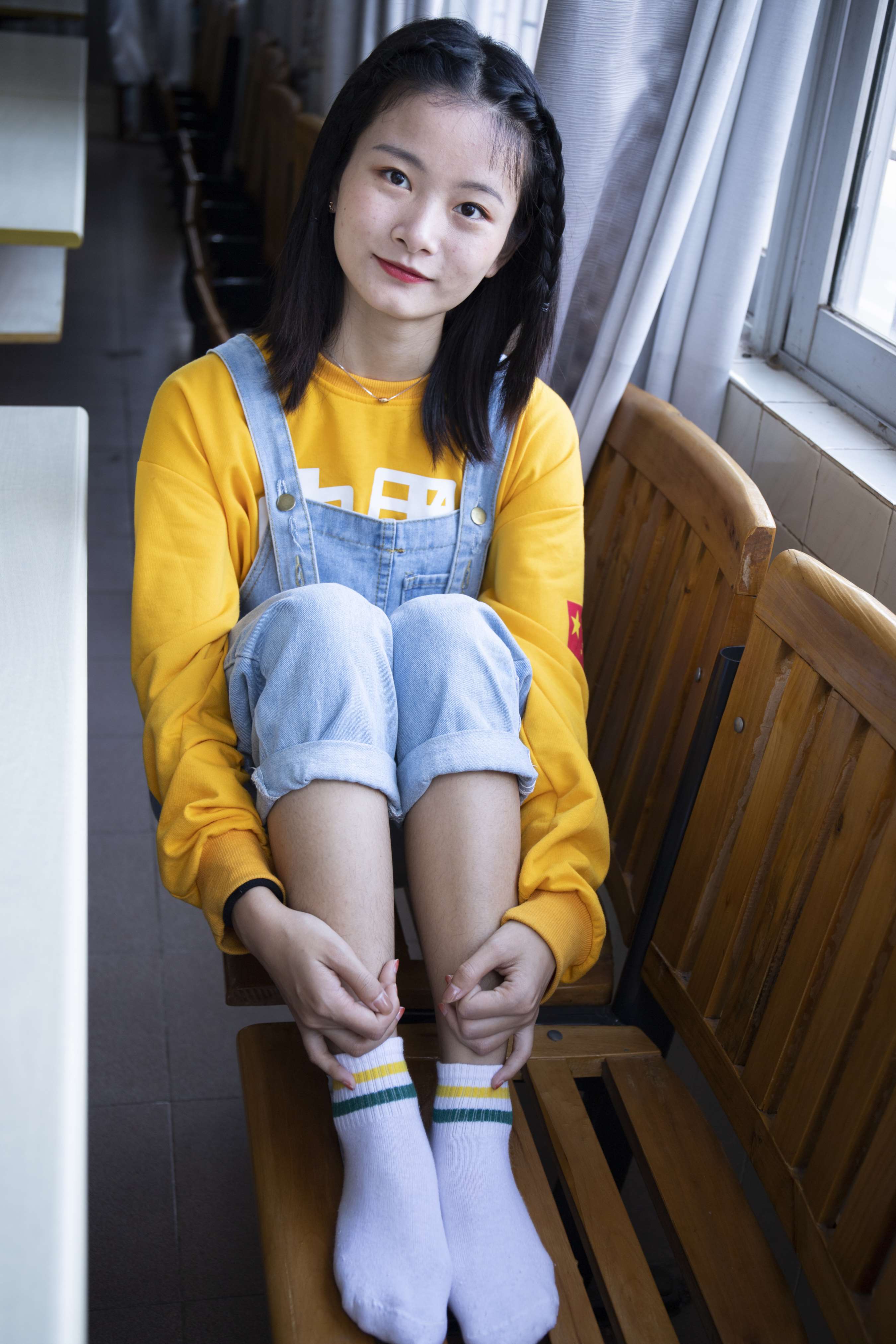 《琳琳师妹教室秀脚丫》作品图