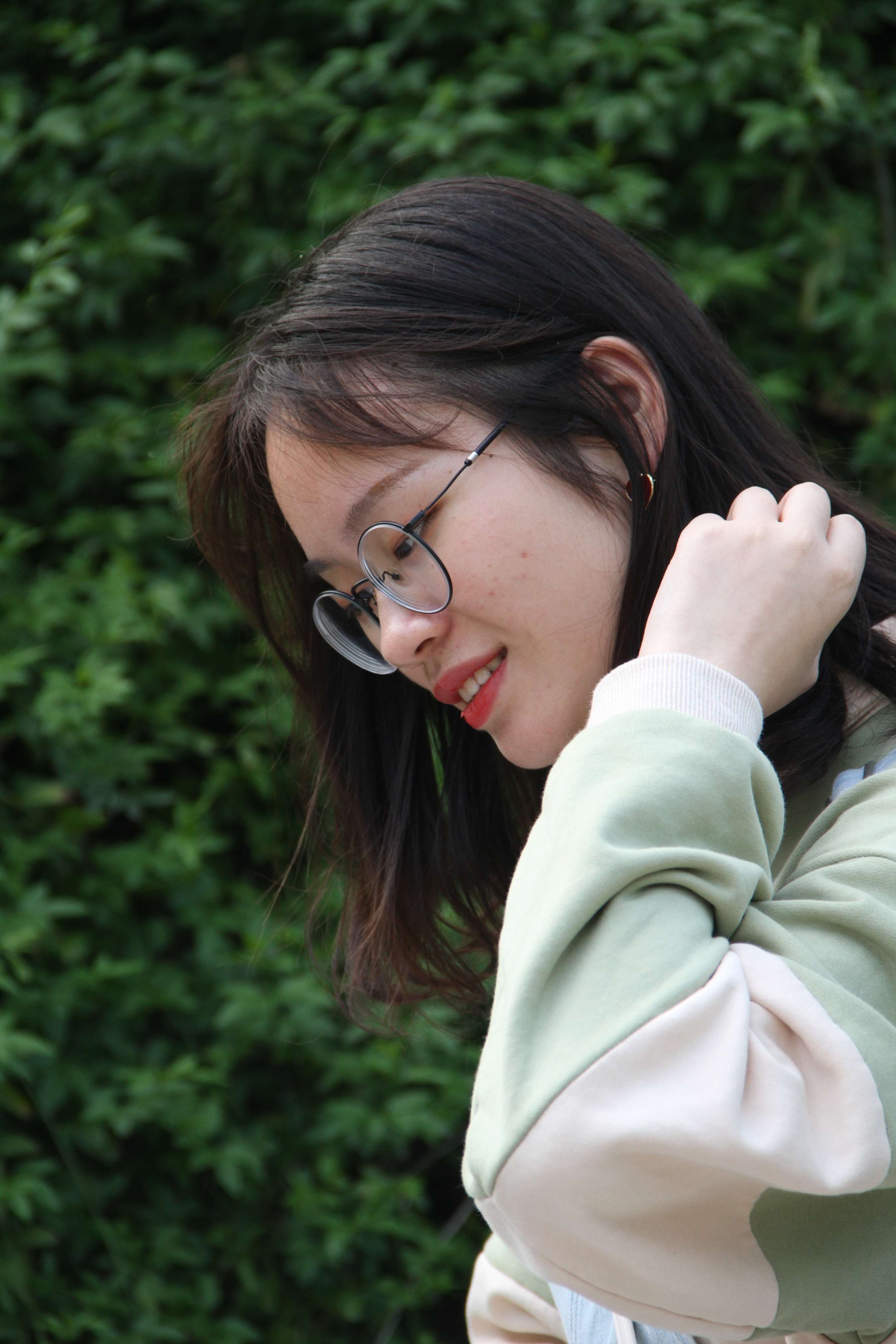 《眼镜小师妹校园展短丝足》作品图