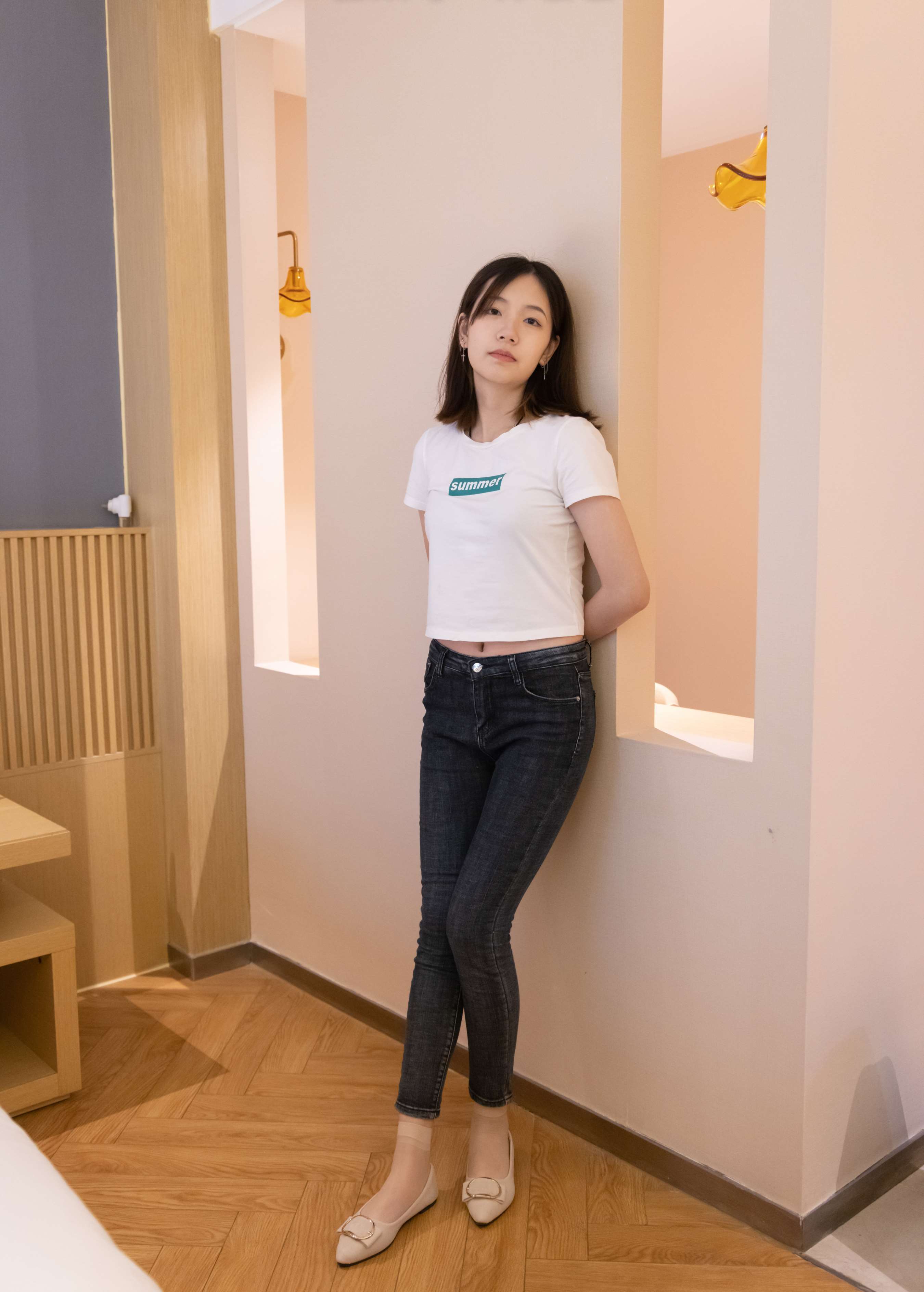 《小甜豆平底鞋の短丝脚》作品图