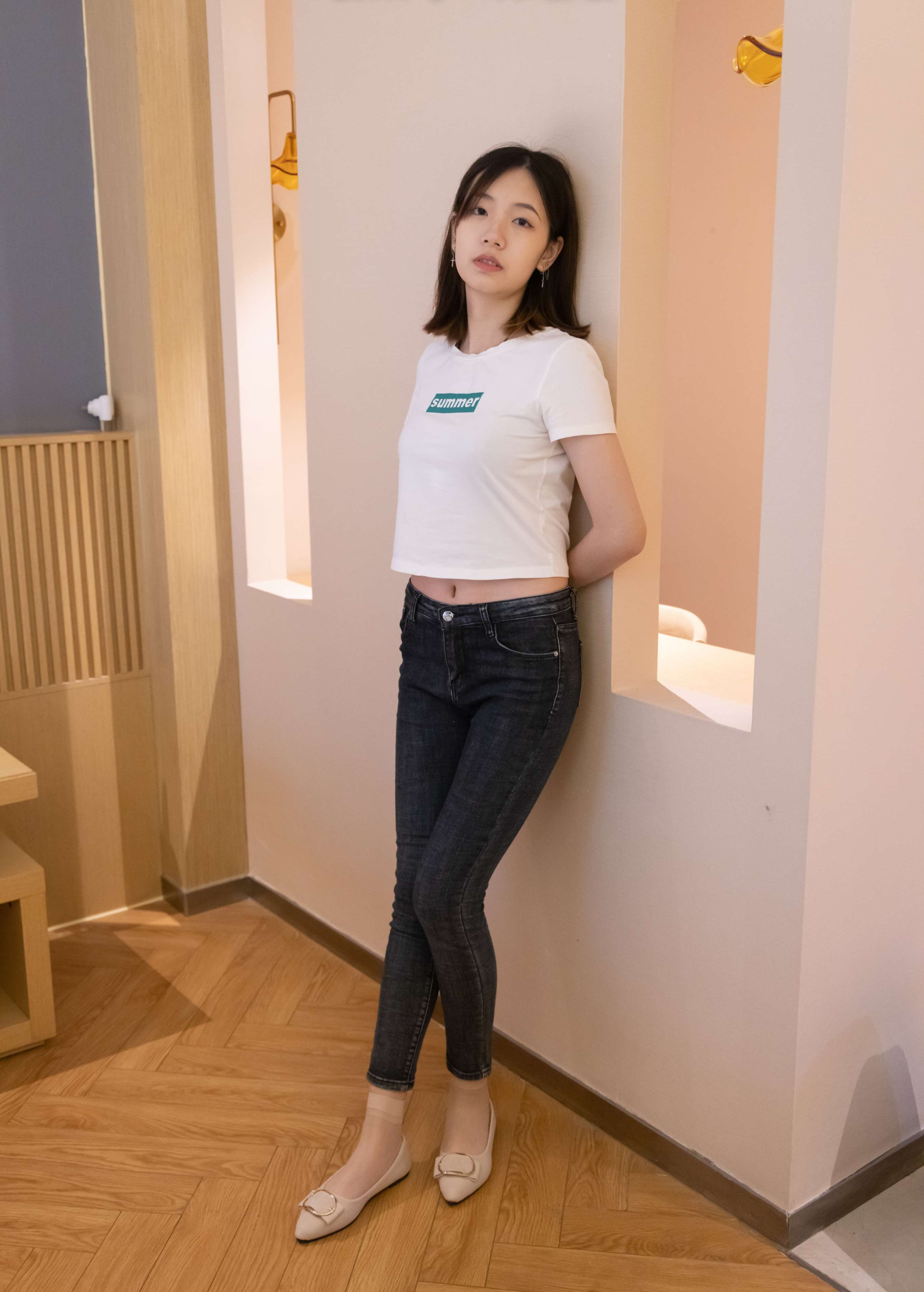 《小甜豆平底鞋の短丝脚》作品图