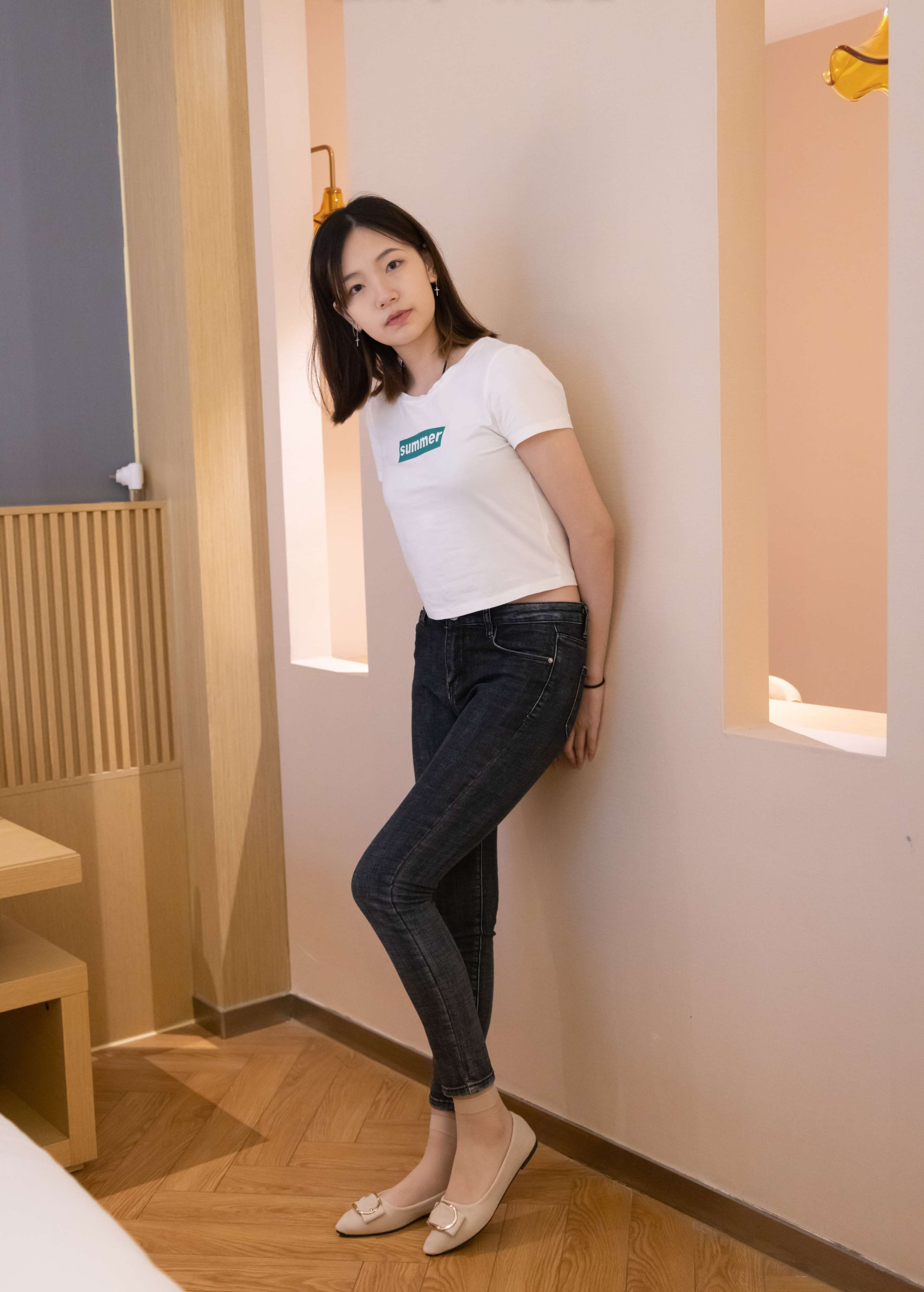 《小甜豆平底鞋の短丝脚》作品图