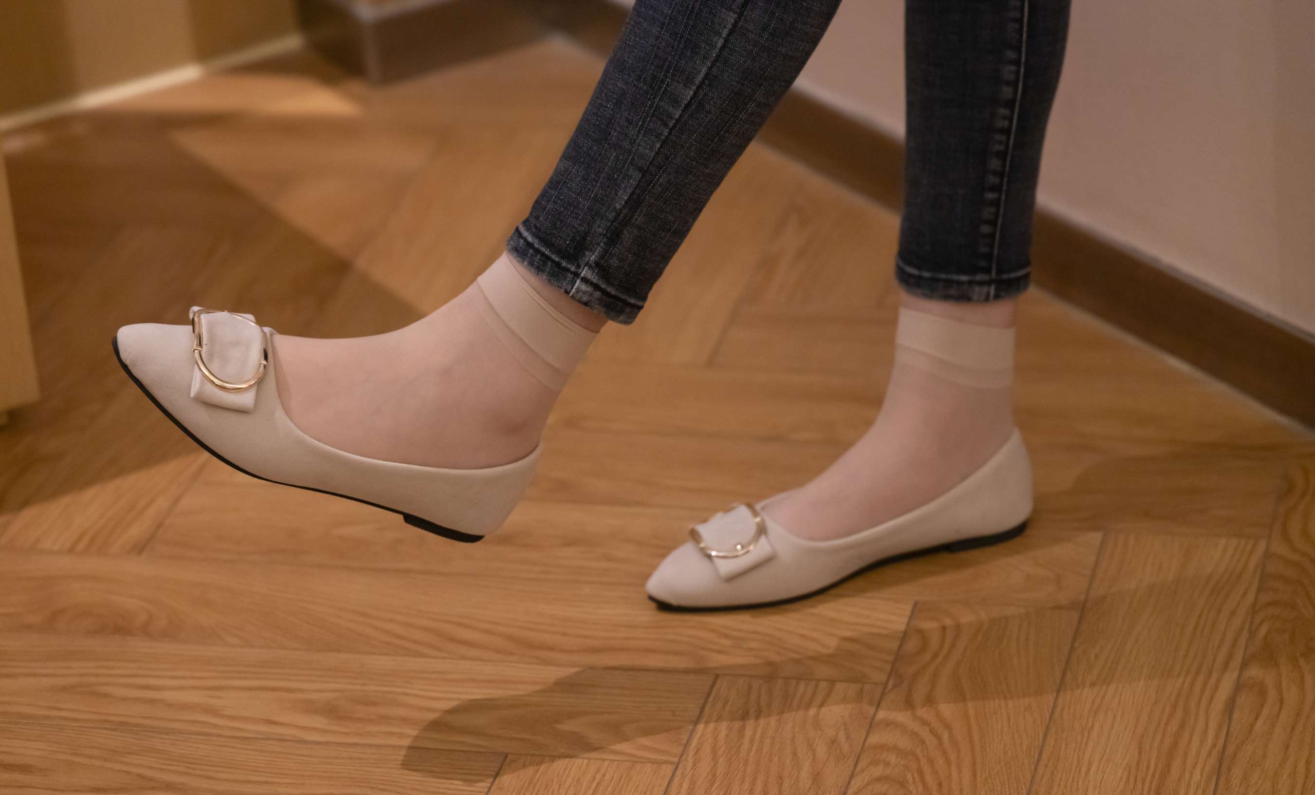 《小甜豆平底鞋の短丝脚》作品图