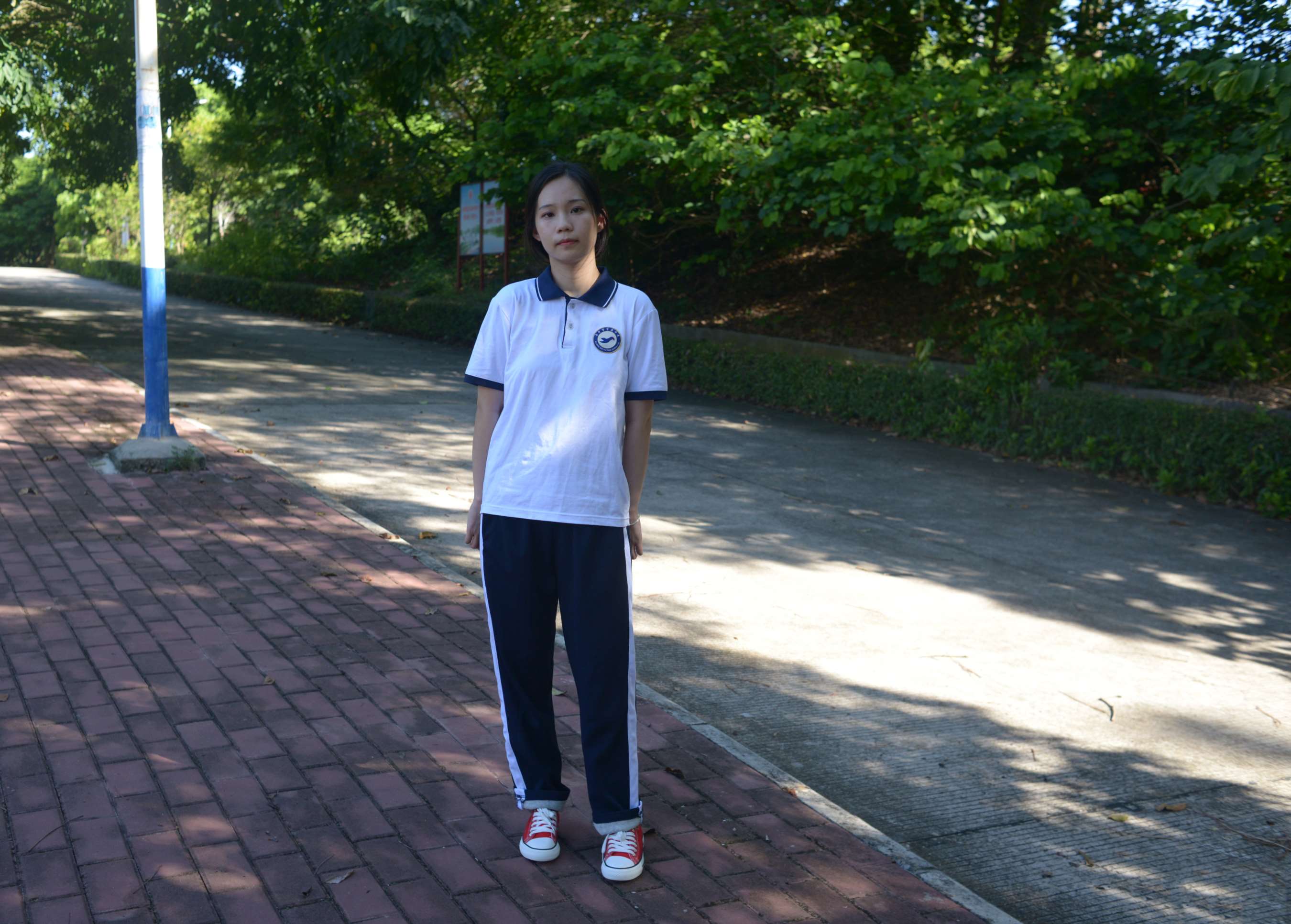 《少女校服帆布鞋の船袜脚》作品图