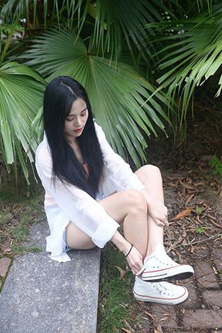 少女热裤帆布鞋の棉袜脚