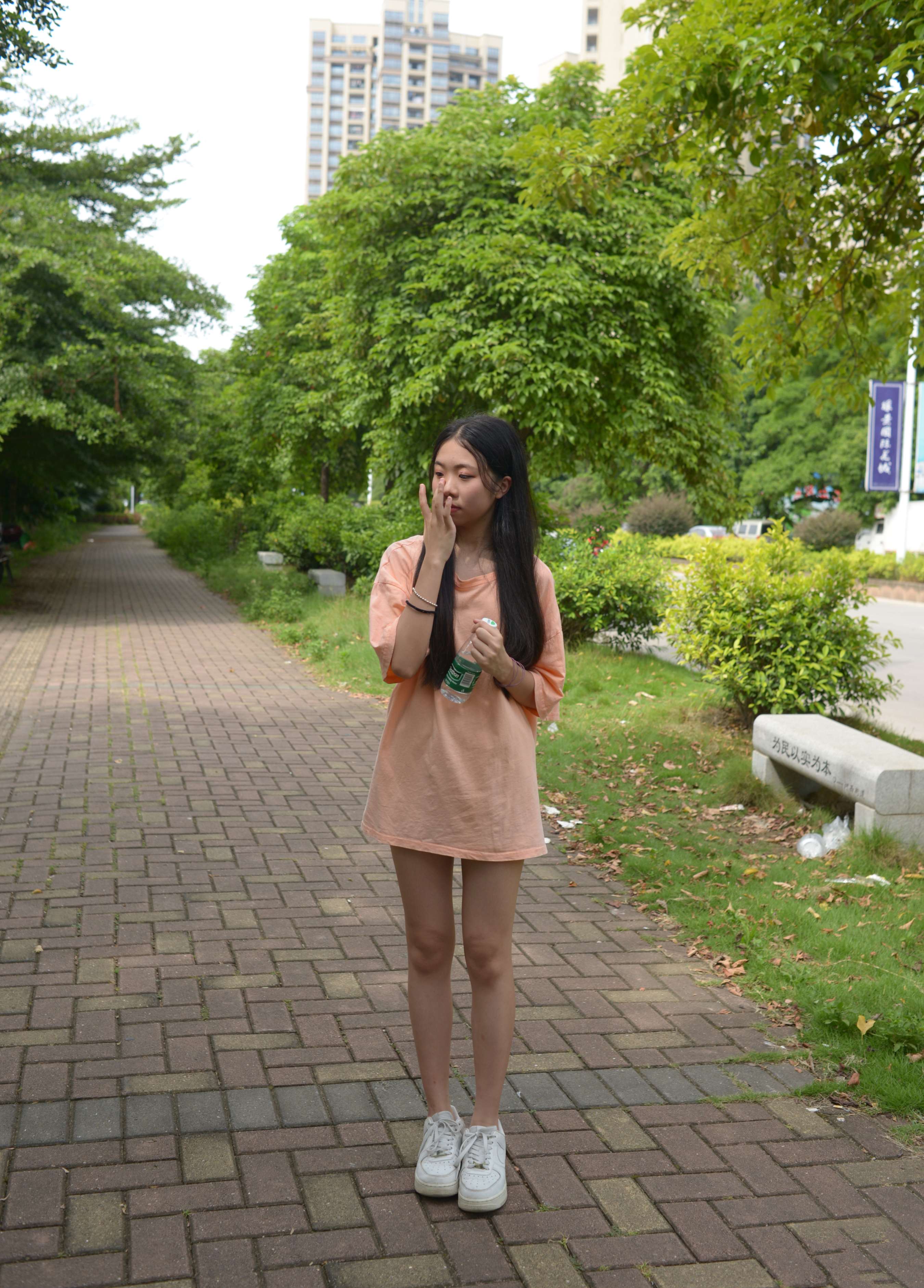 《小语学妹–与夏天的拥抱》作品图