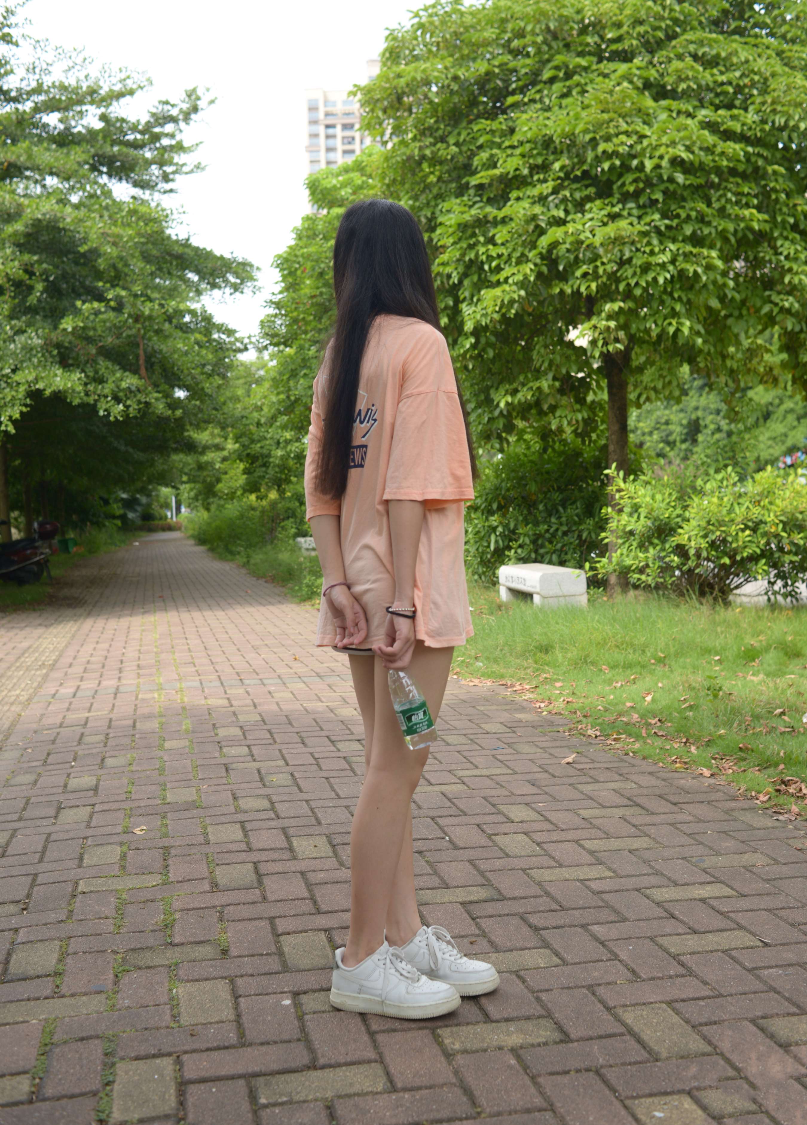 《小语学妹–与夏天的拥抱》作品图