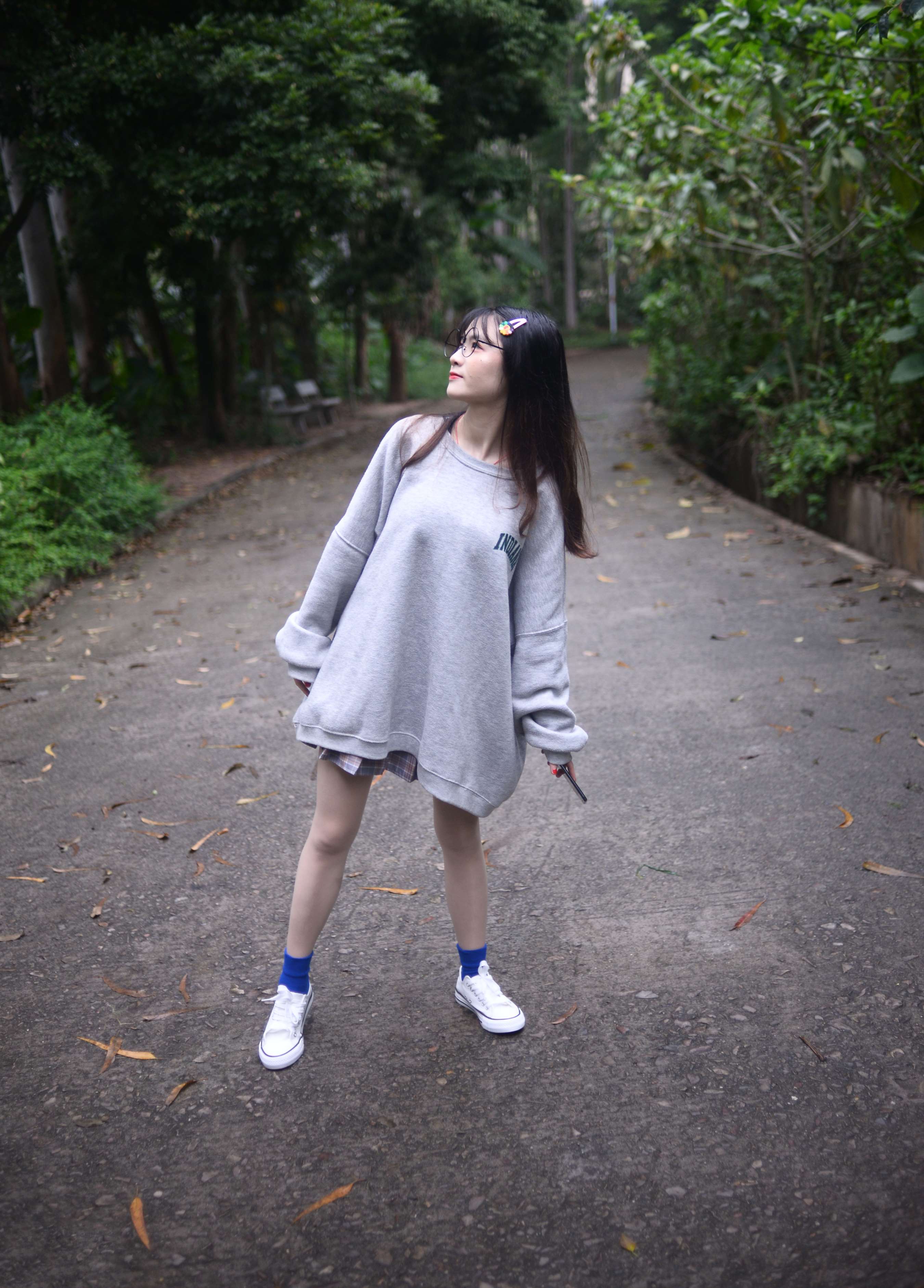 《优米学妹 裙摆撑得起所有温柔和盛夏》作品图