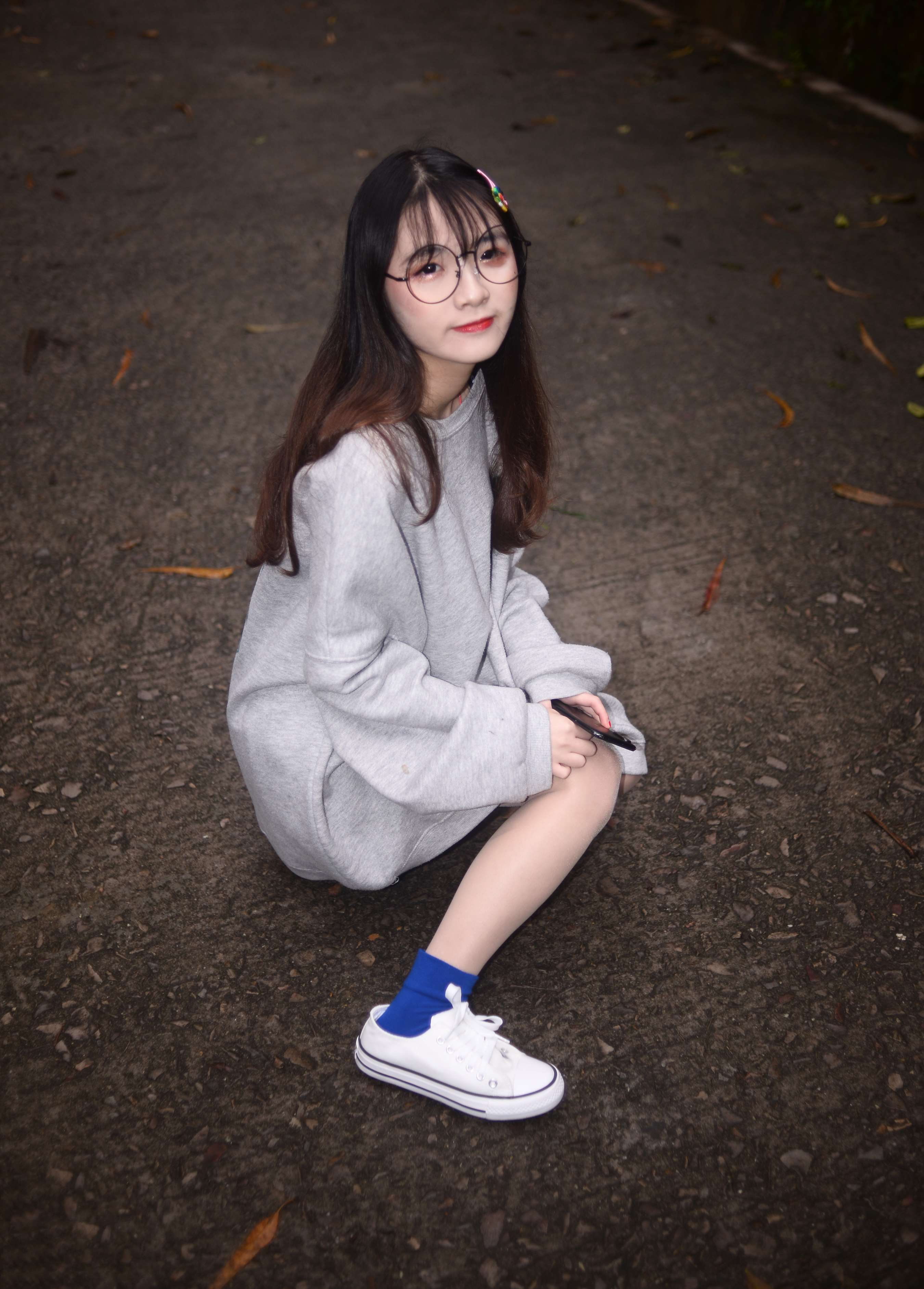 《优米学妹 裙摆撑得起所有温柔和盛夏》作品图