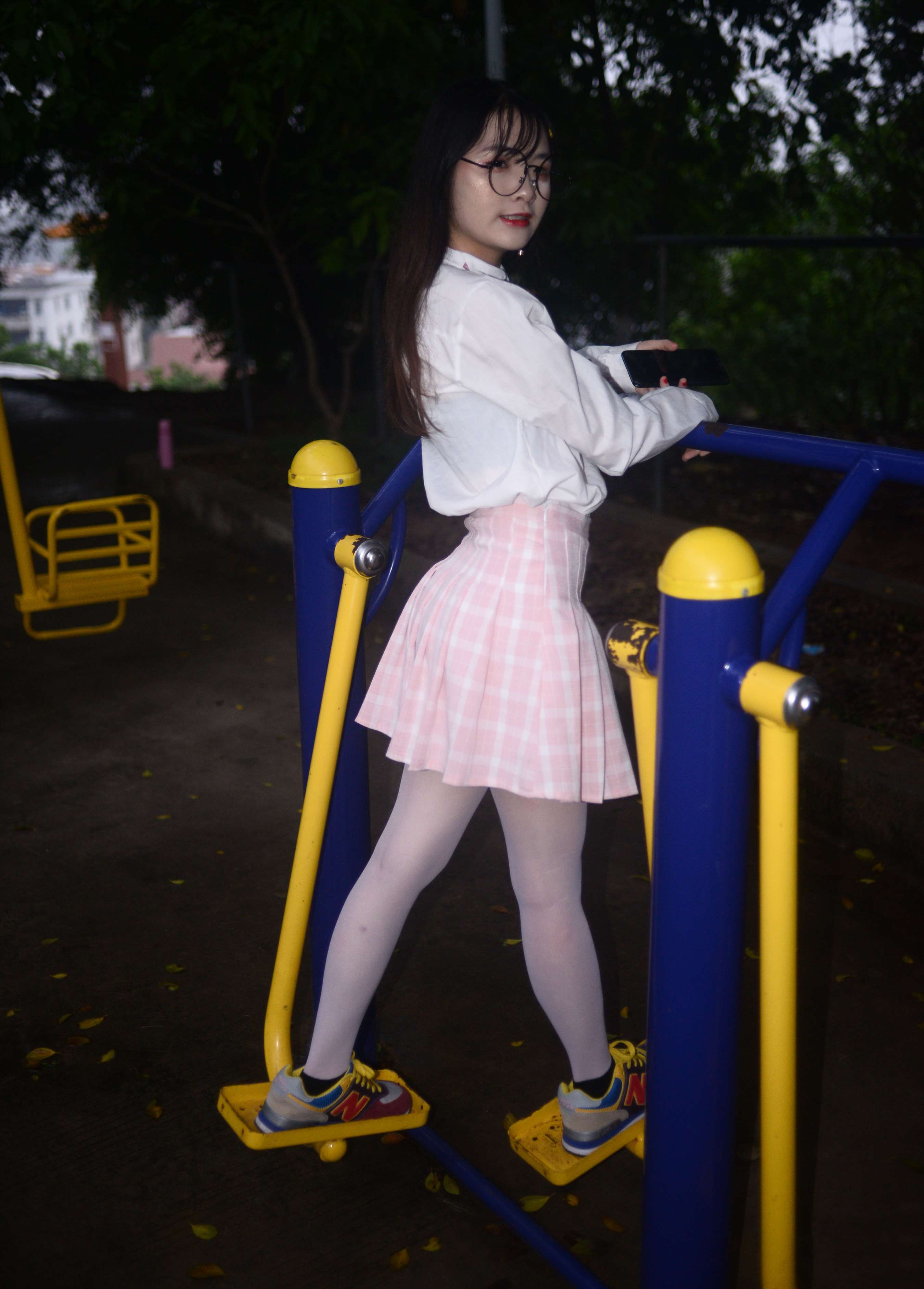 《优米学妹 糟糕又被生活叫醒》作品图