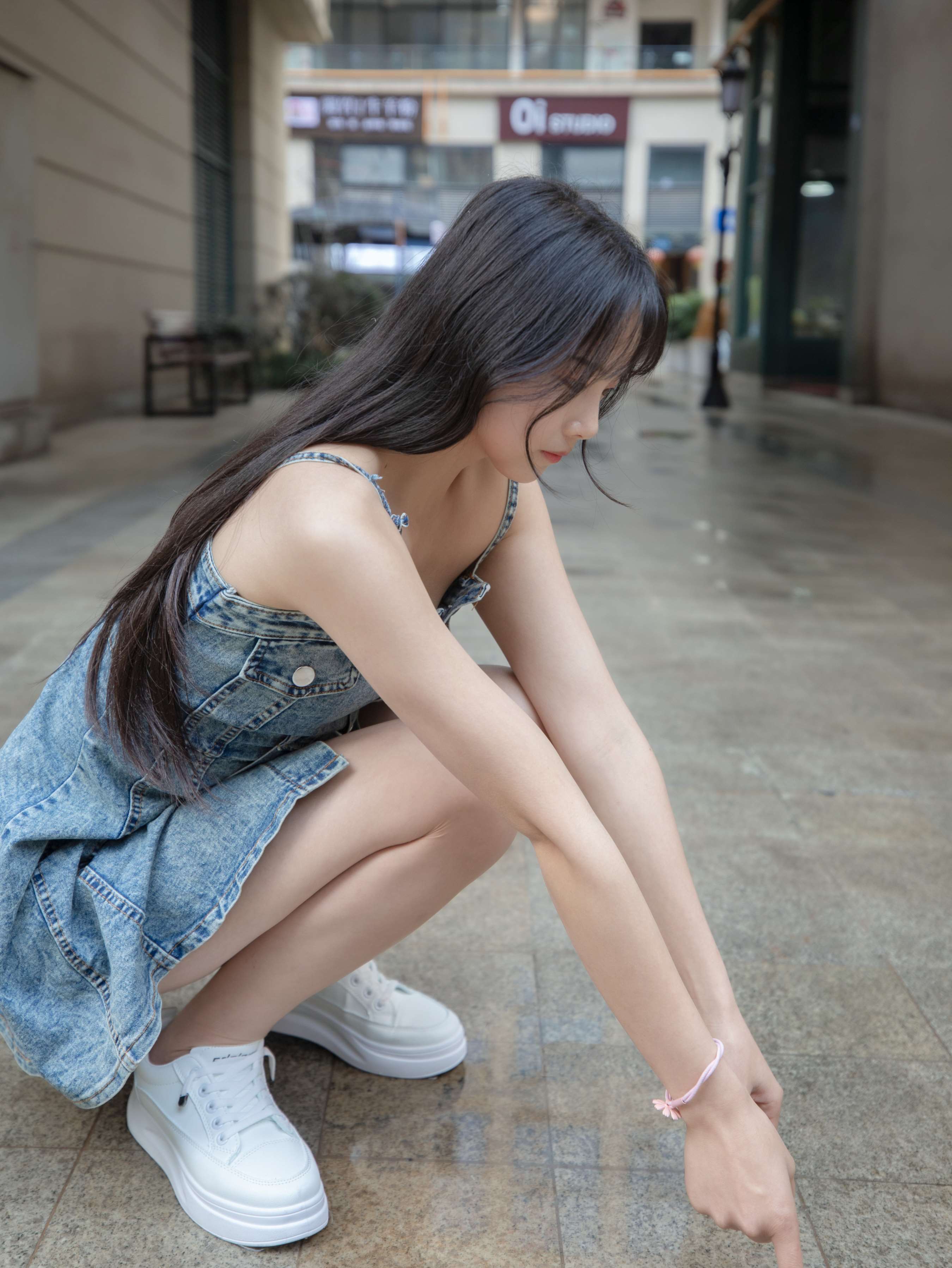 《小师妹牛仔裙の小白鞋》作品图