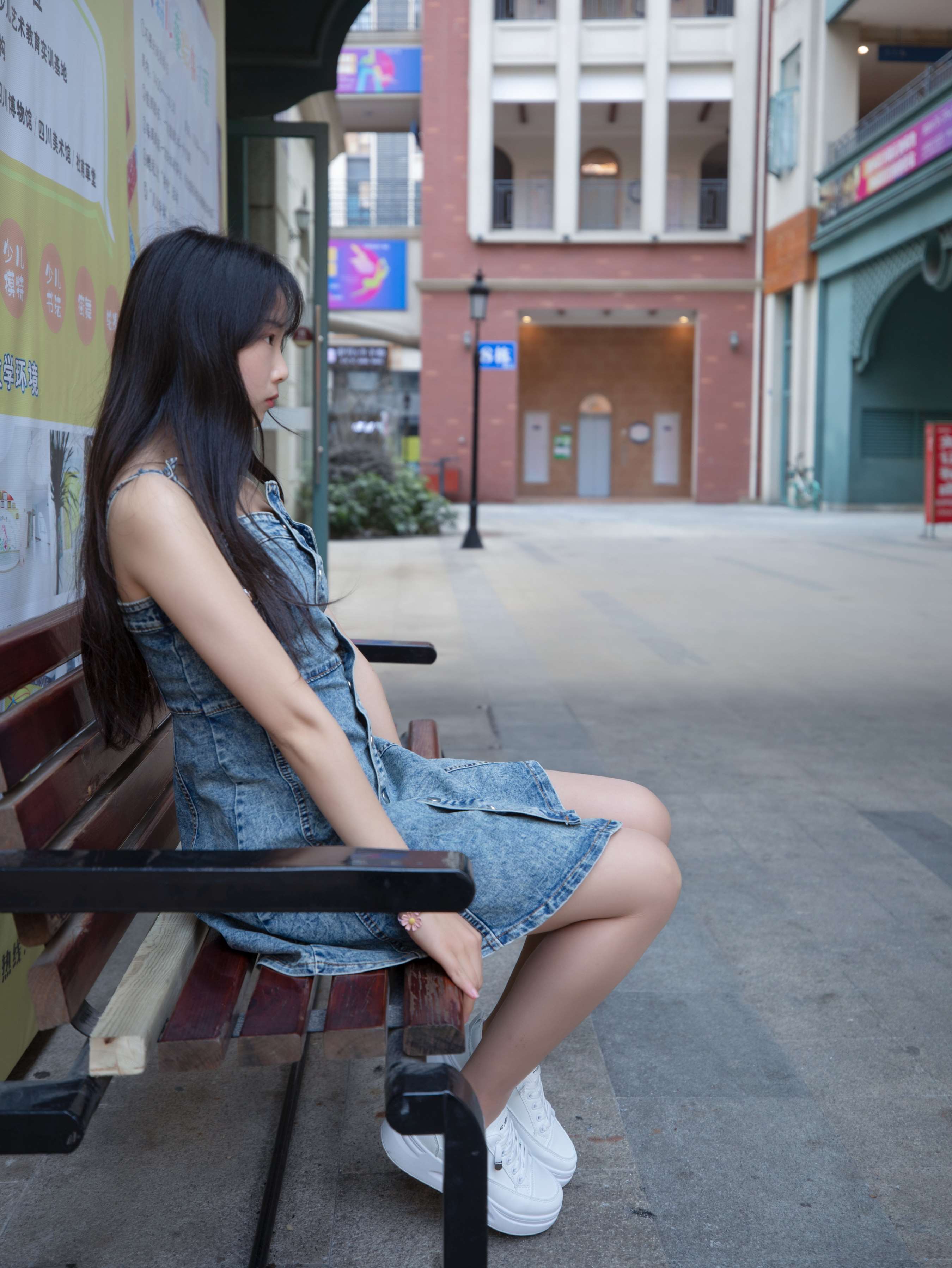 《小师妹牛仔裙の小白鞋》作品图