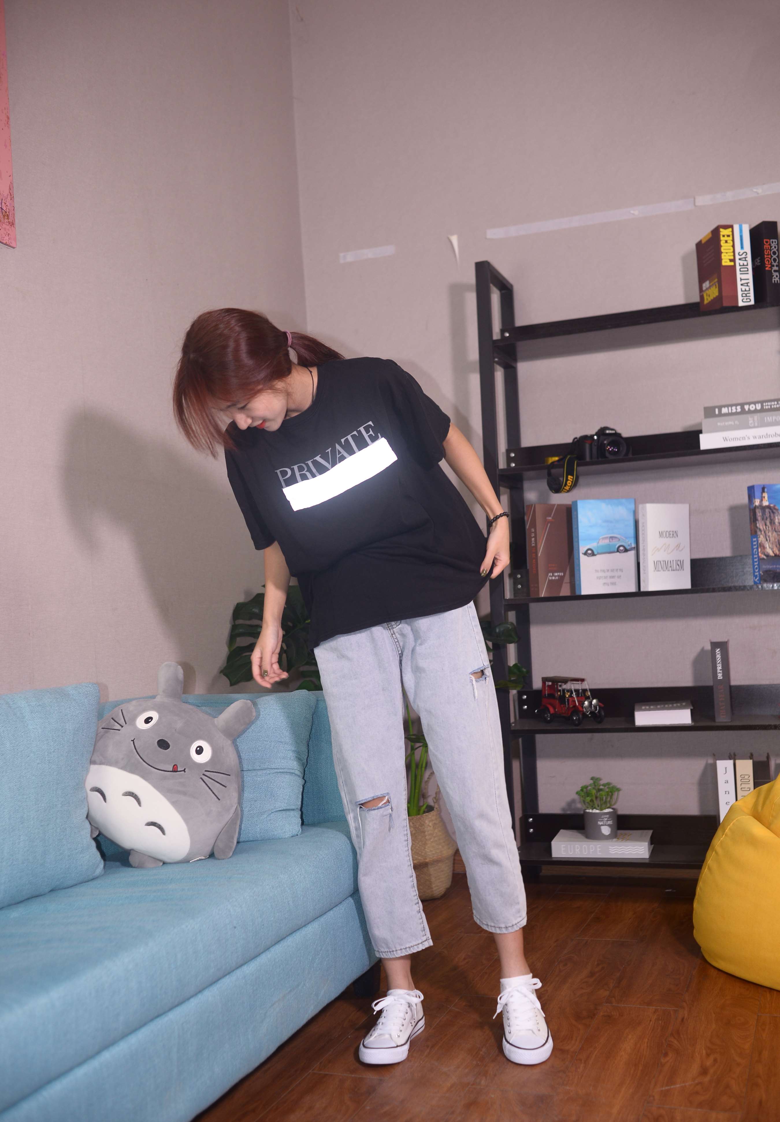 《绵绵少女 月亮不睡我不睡》作品图