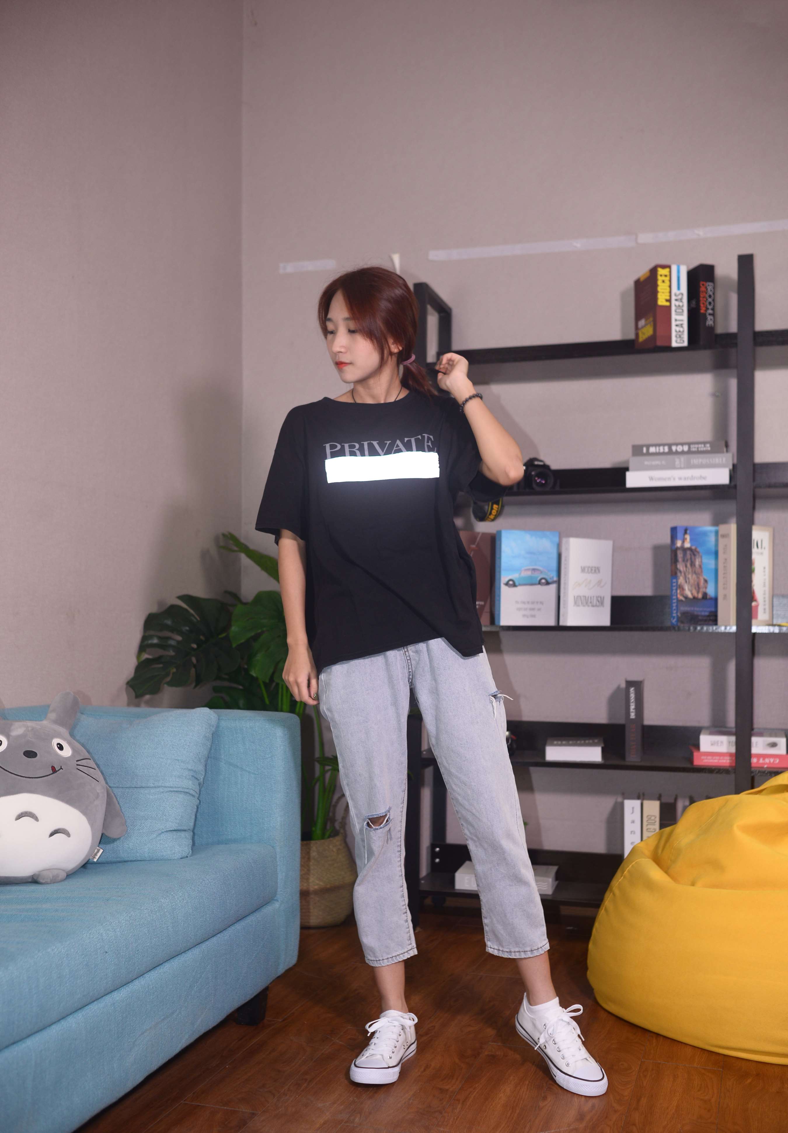 《绵绵少女 月亮不睡我不睡》作品图