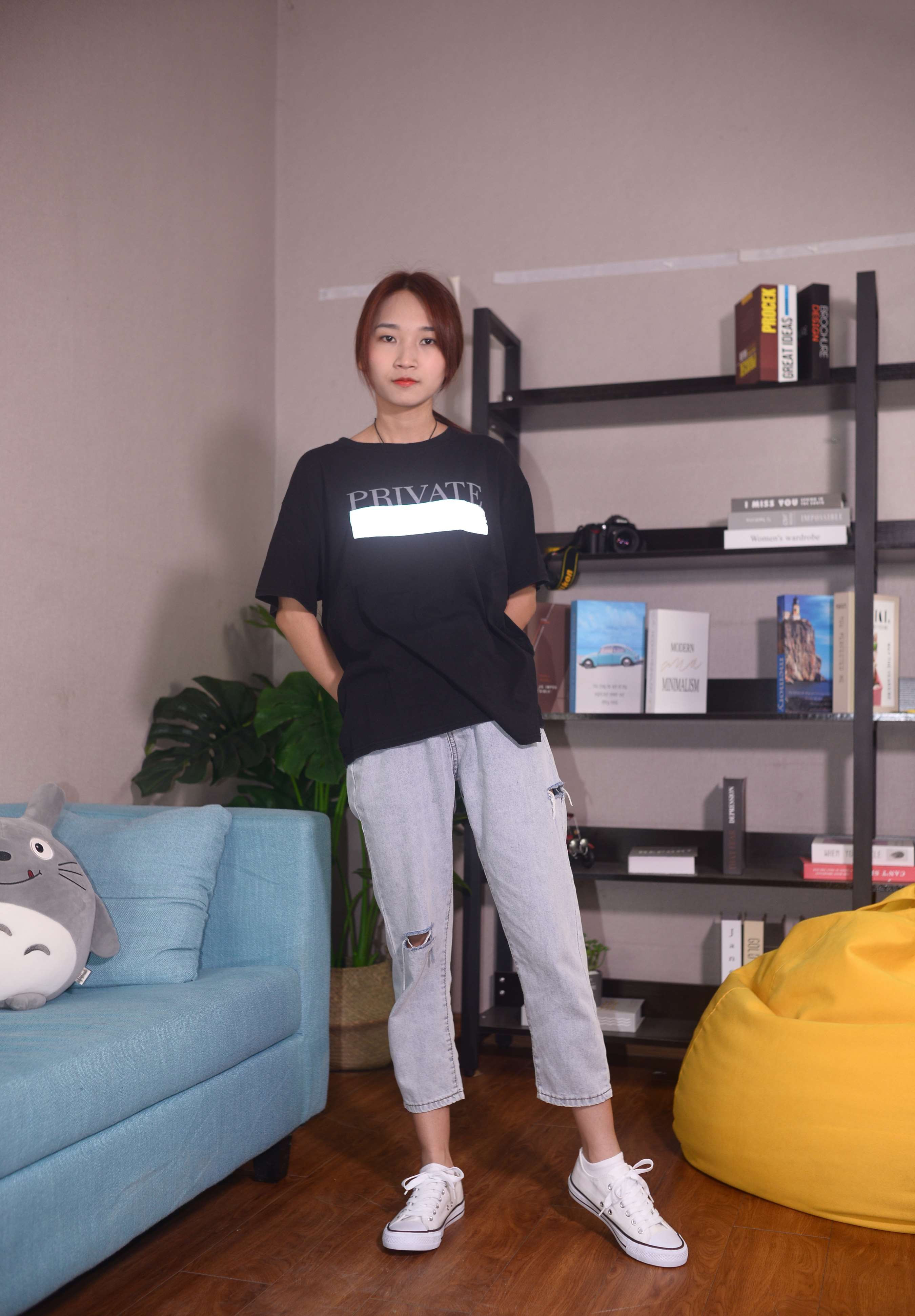 《绵绵少女 月亮不睡我不睡》作品图