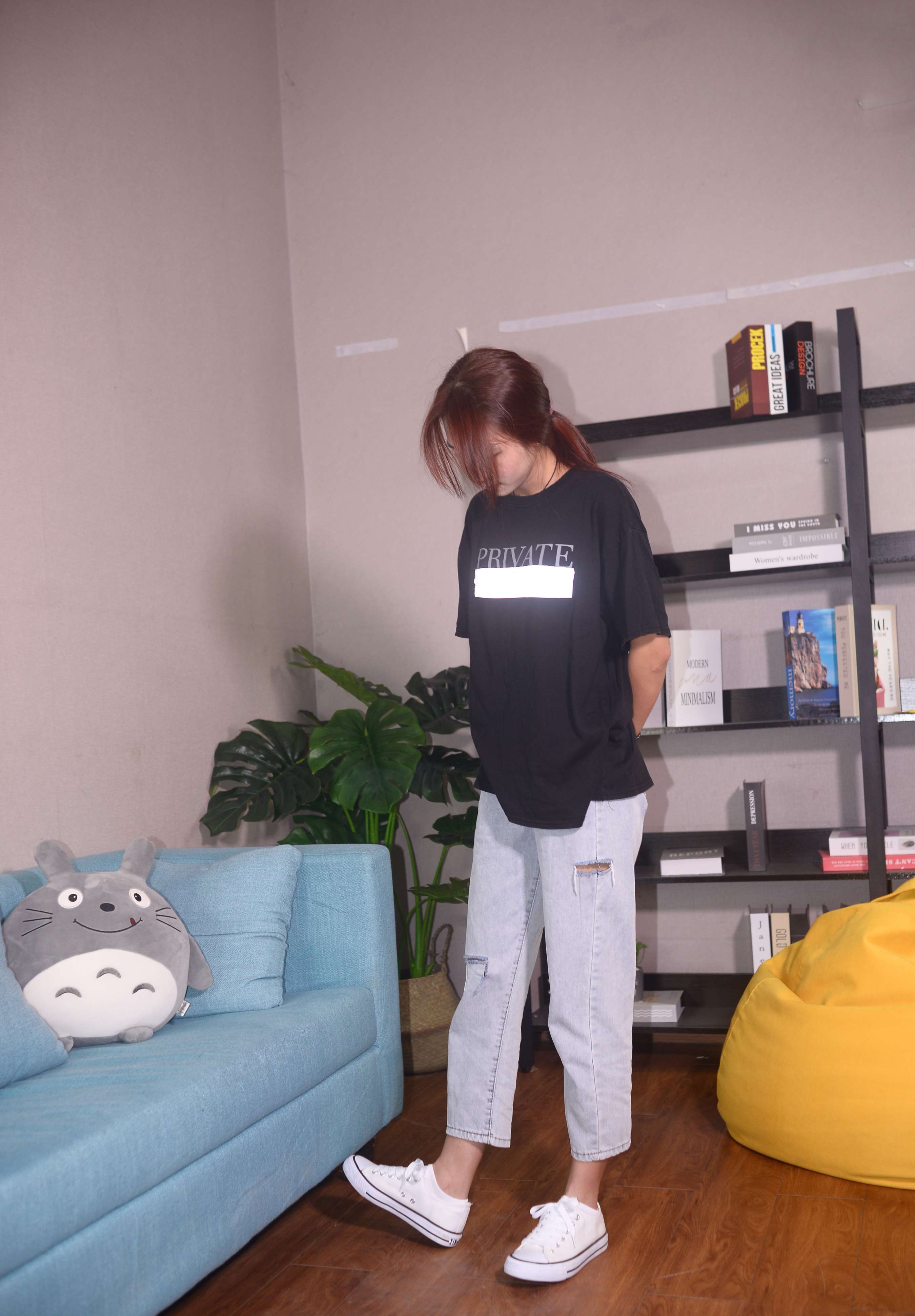 《绵绵少女 月亮不睡我不睡》作品图