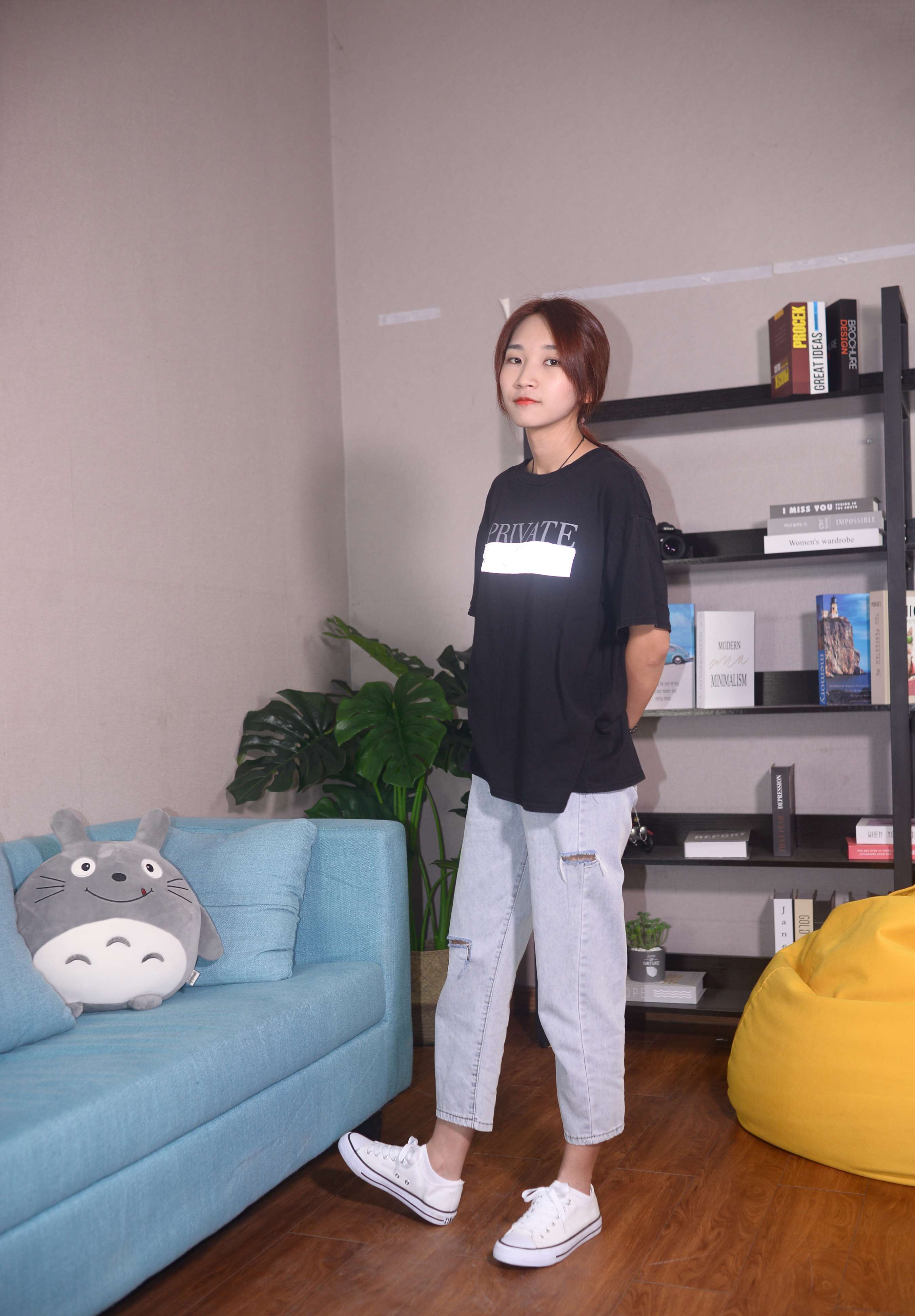 《绵绵少女 月亮不睡我不睡》作品图