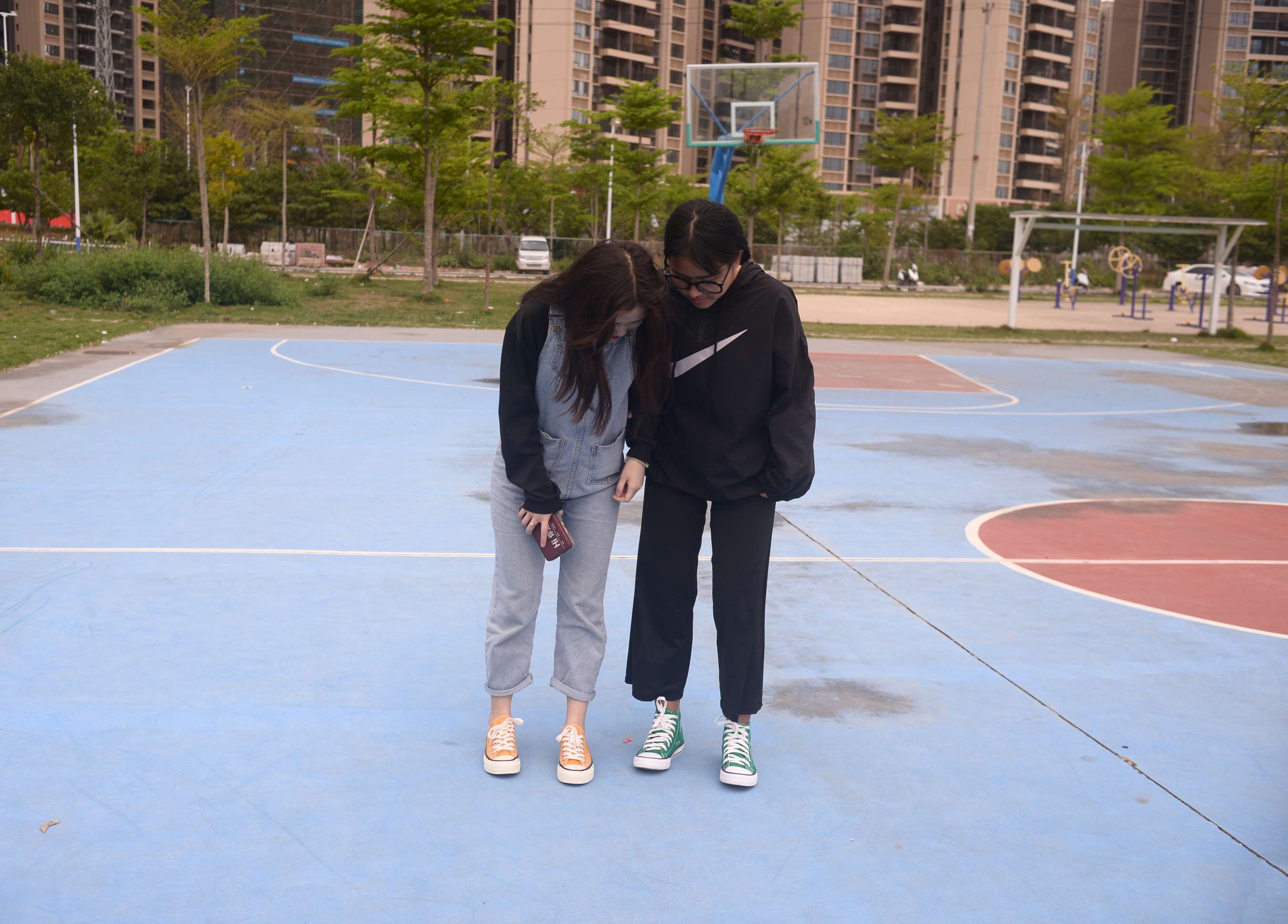 《温妤&小惠少女 温暖的春 》作品图