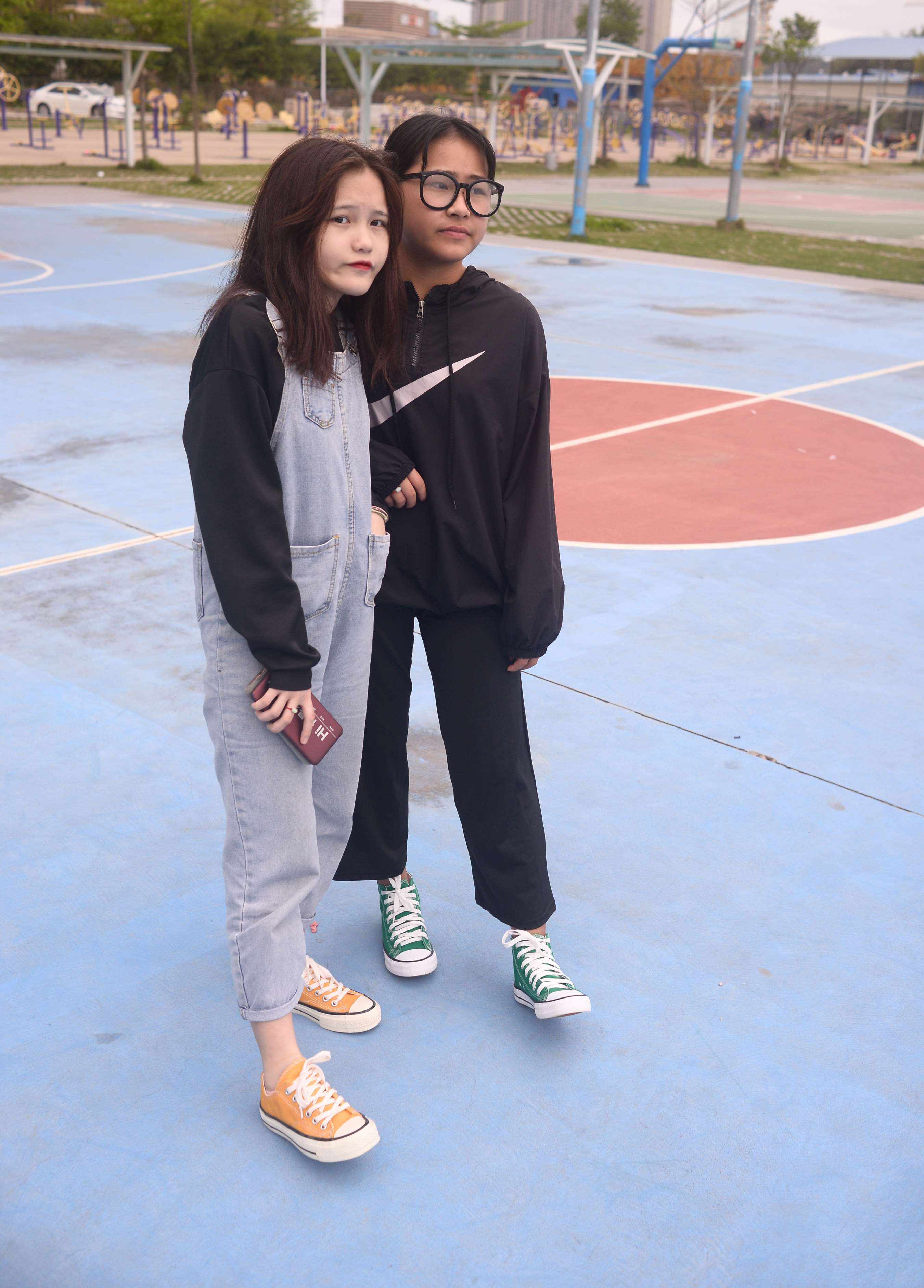 《温妤&小惠少女 温暖的春 》作品图