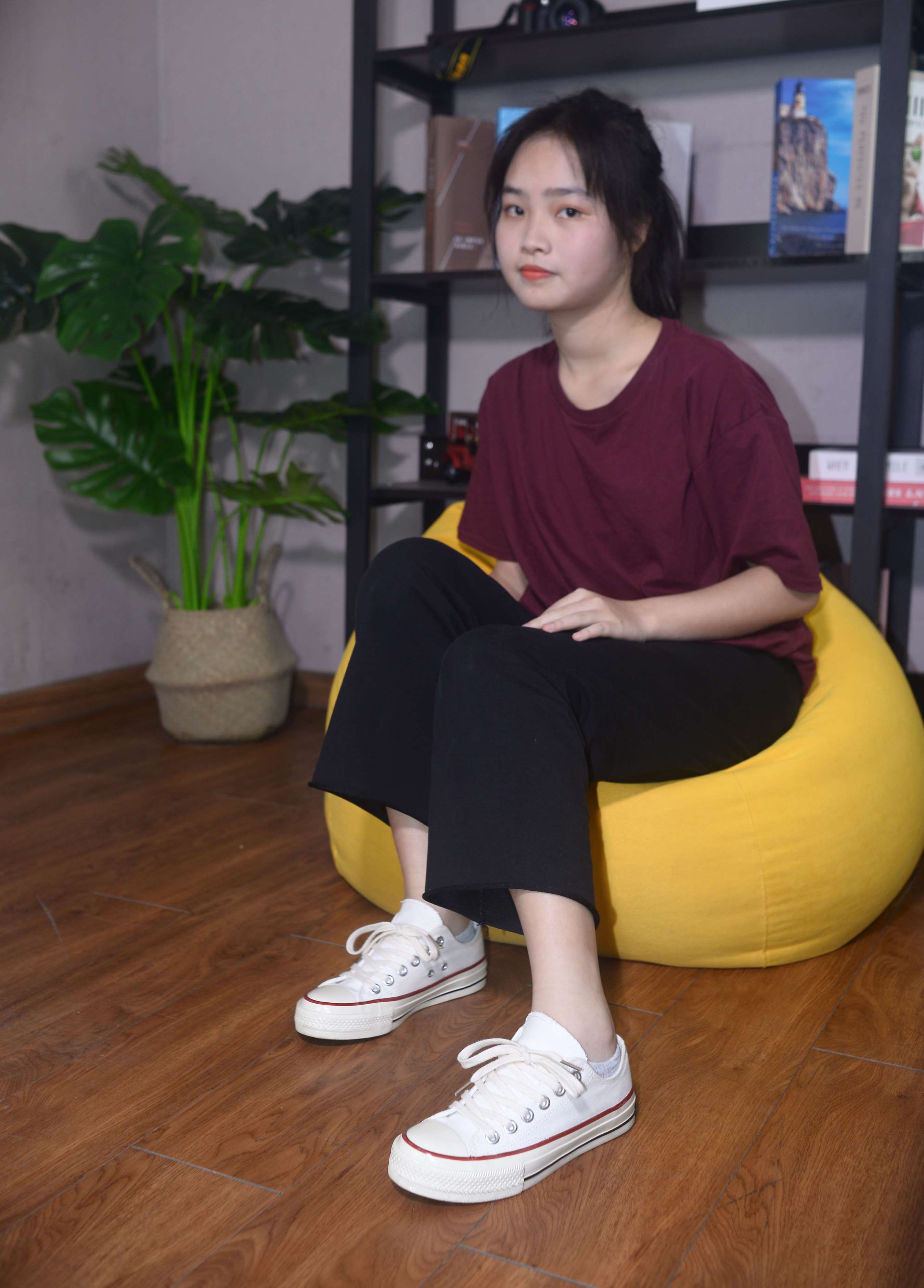 《小希少女-灯火阑珊处》作品图