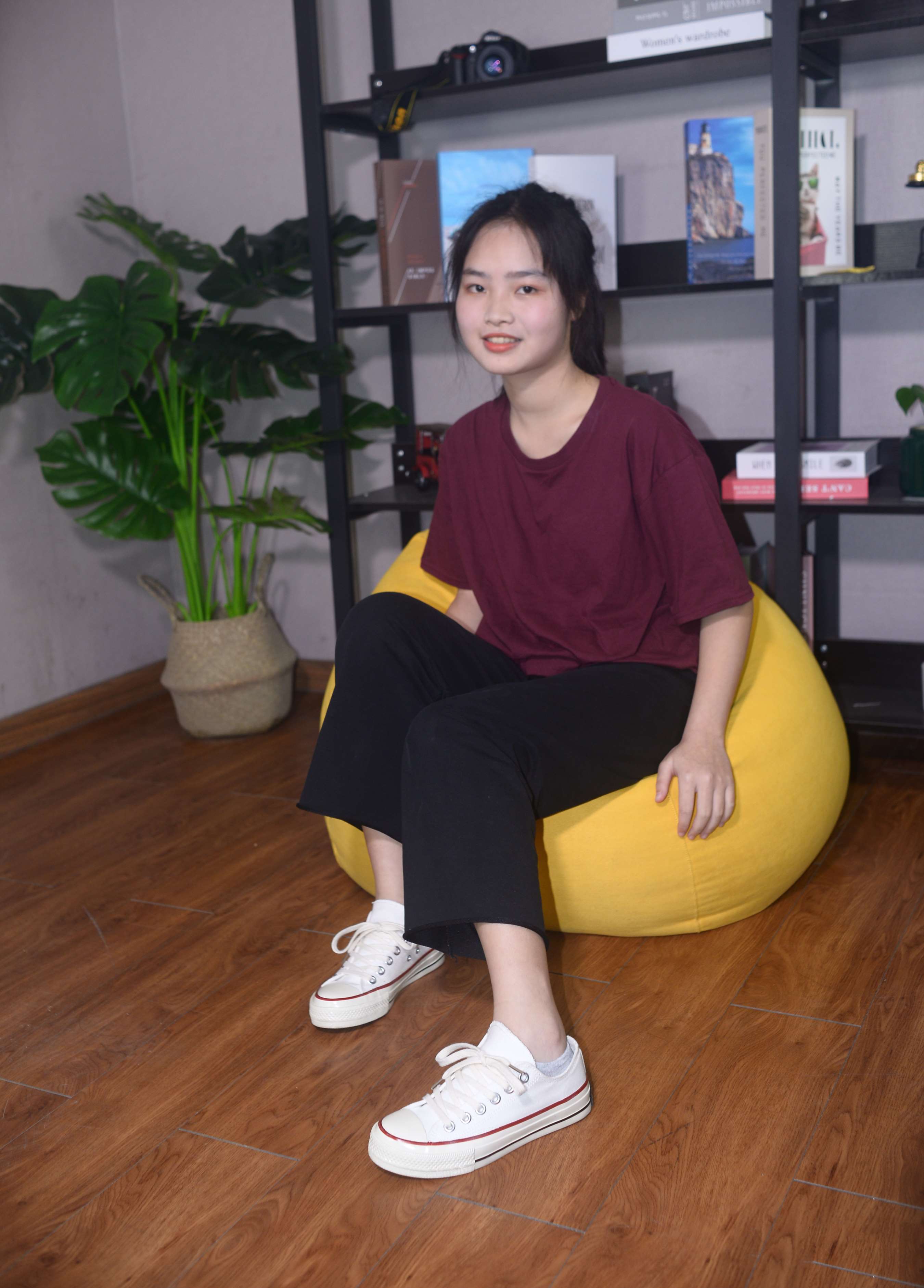 《小希少女-灯火阑珊处》作品图