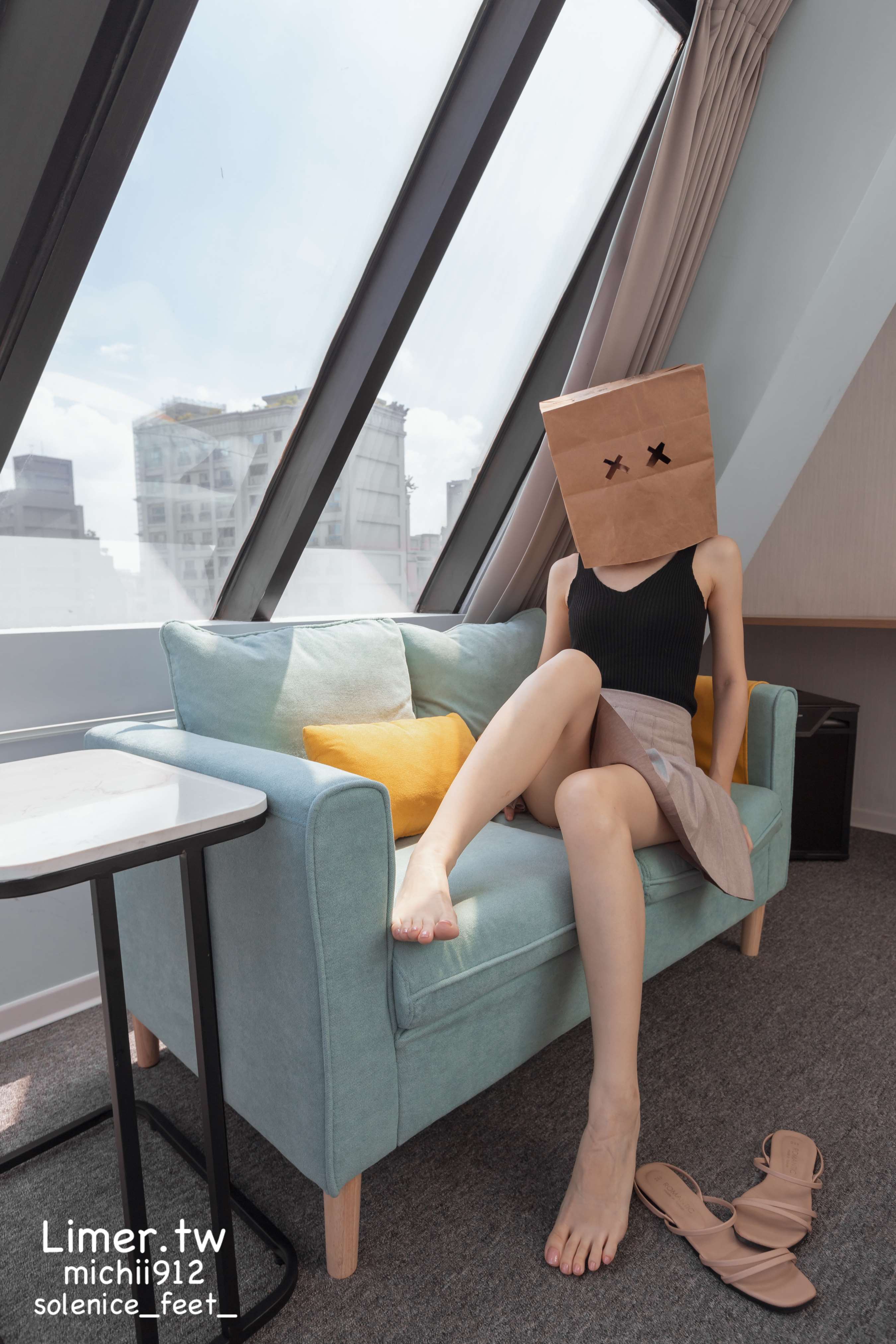 《Michii神秘纸袋女孩的裸足大解放》作品图