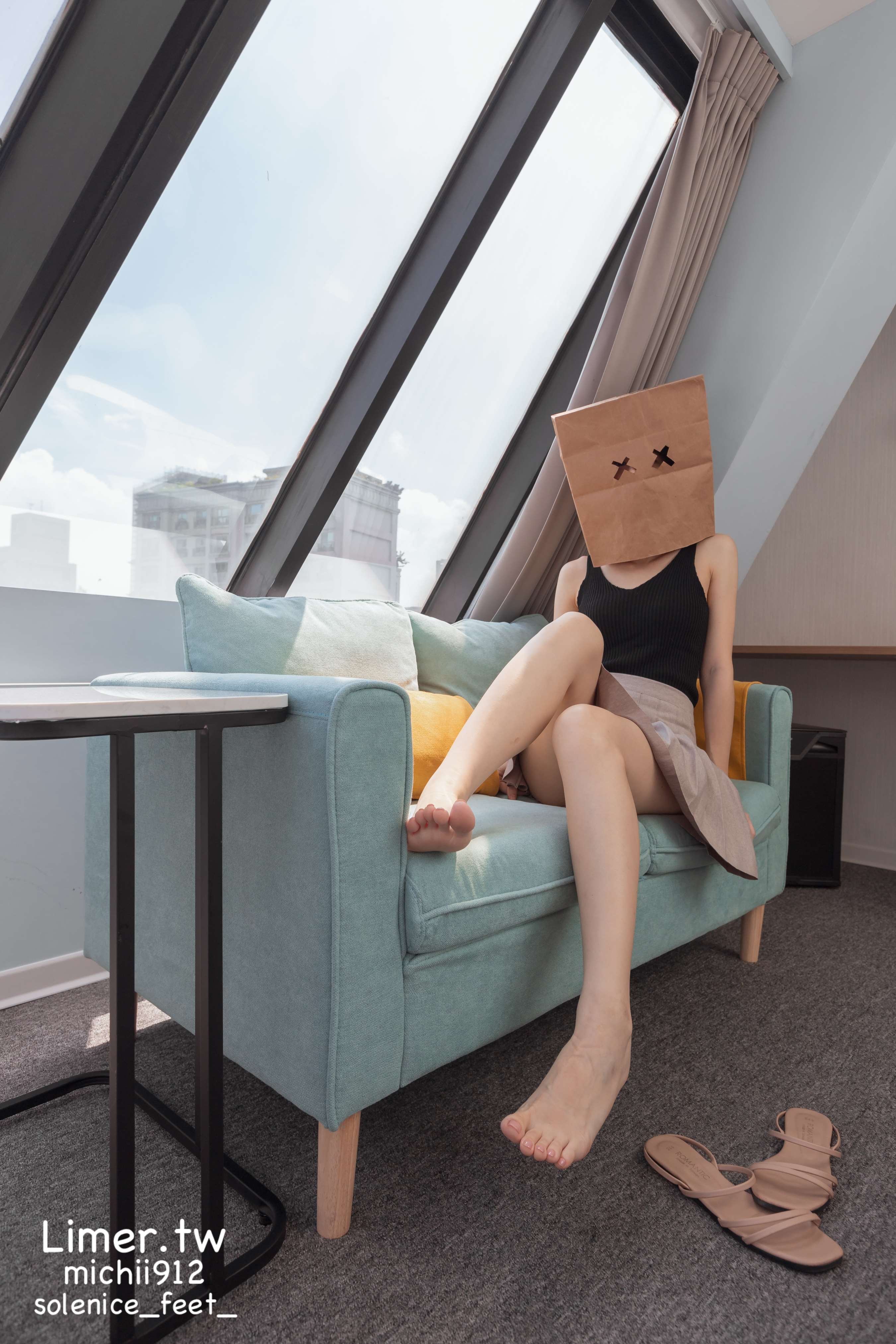 《Michii神秘纸袋女孩的裸足大解放》作品图