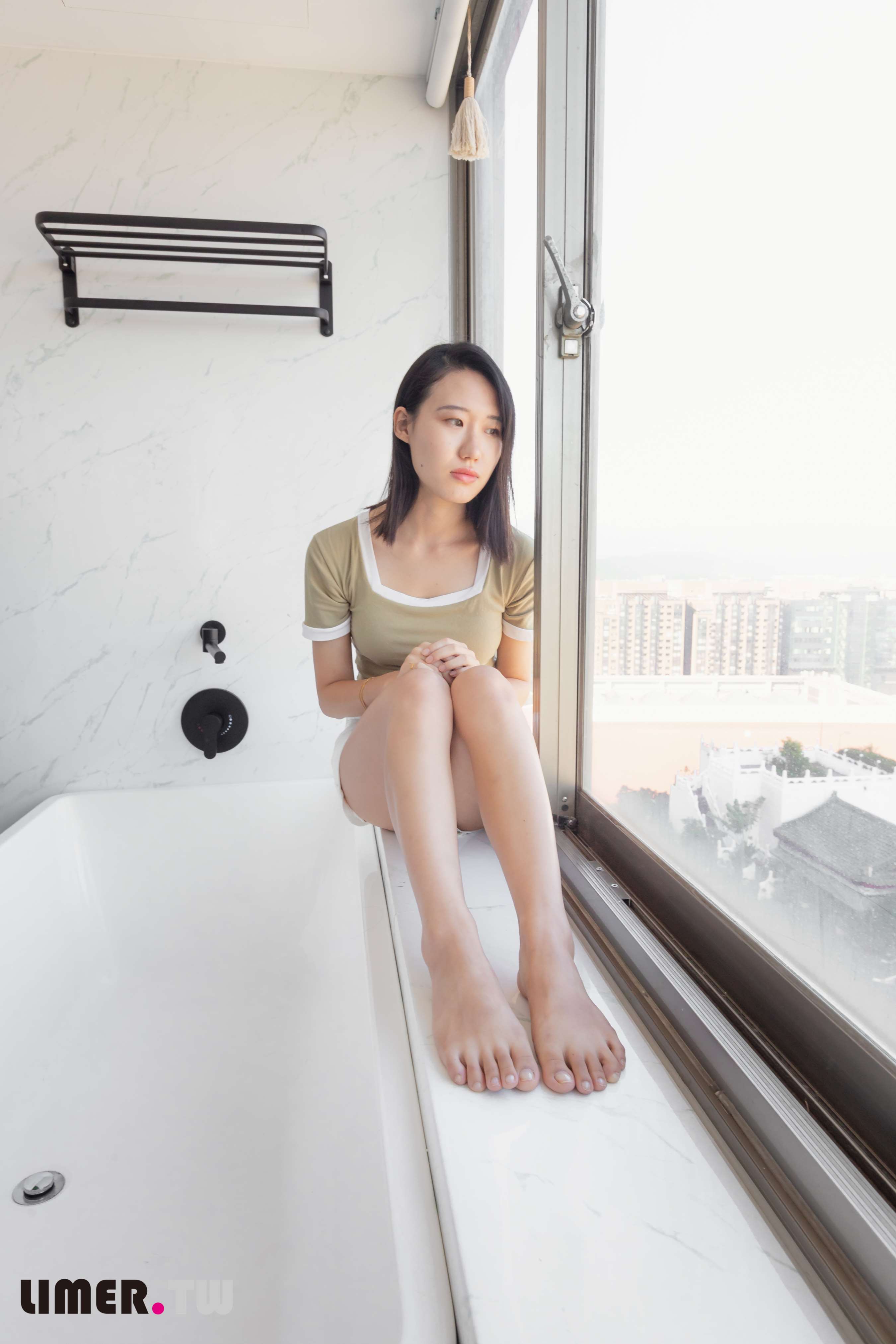 《学生素人Sarah裸足首作》作品图