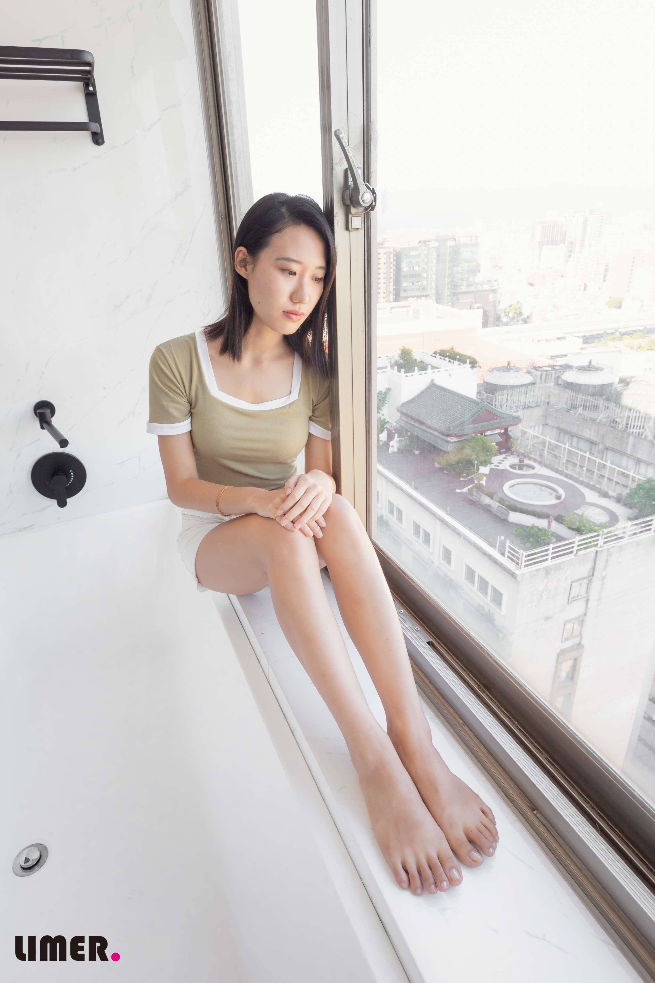 《学生素人Sarah裸足首作》作品图