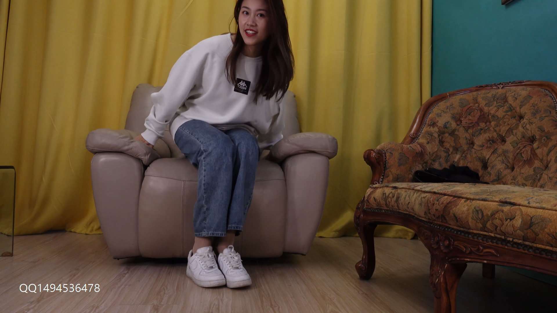 《K&M-牛仔裤里丝美女足秀》作品图