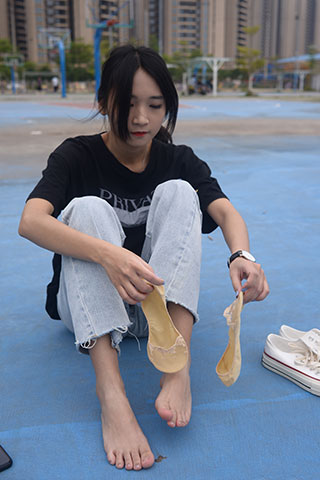 绵绵小姐姐 愿年年这一生有始常无终