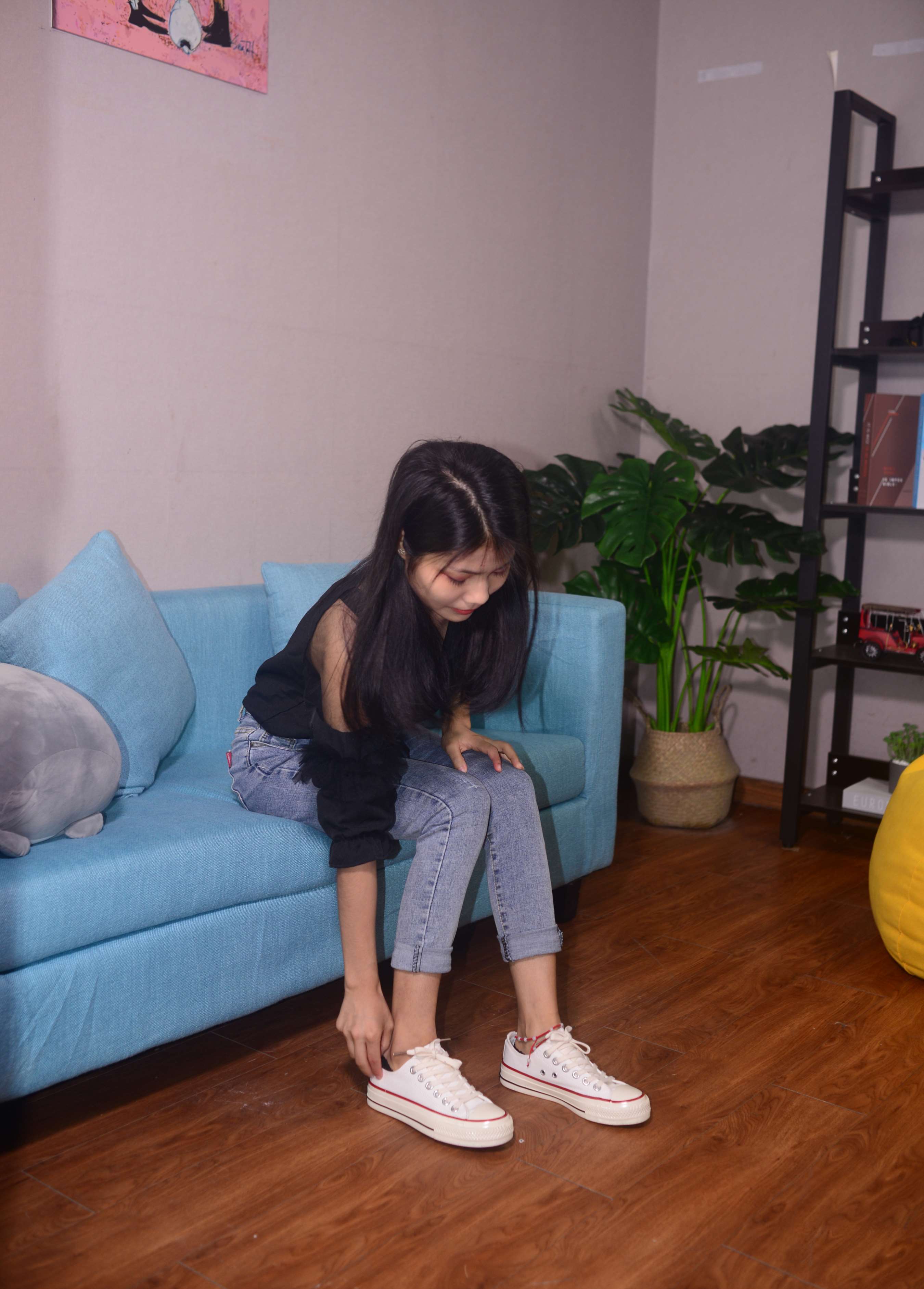 《谢圆小姐姐 蝉鸣漏进夏至》作品图