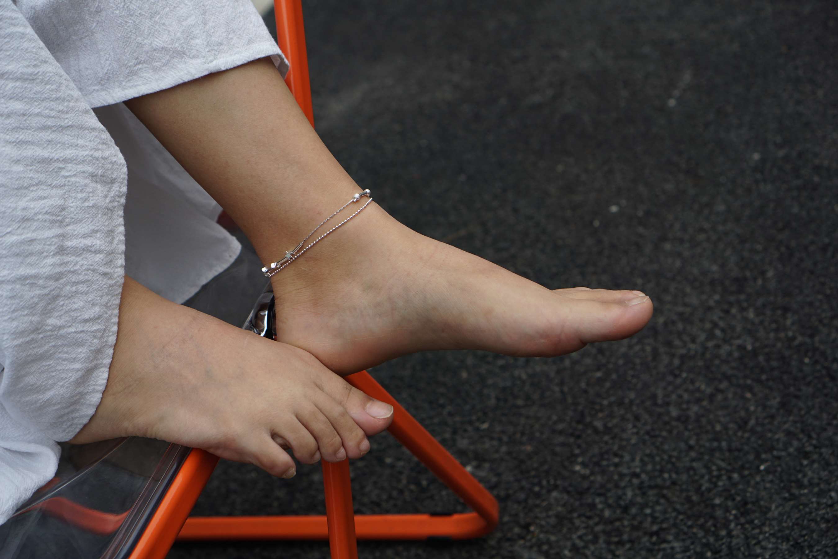 《小罗小姐姐创意园赤脚》作品图