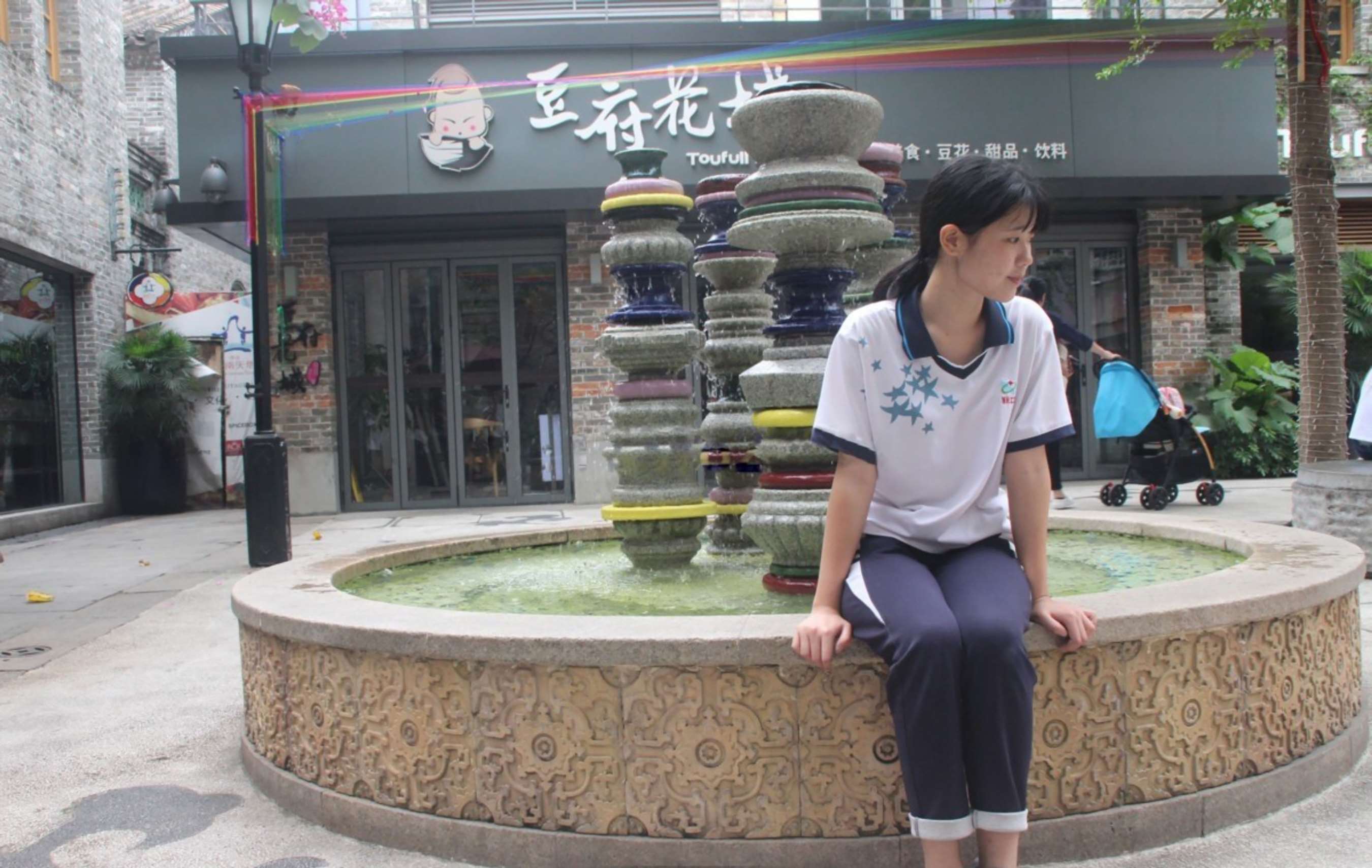 《校服滑板少女的 小嫩脚》作品图