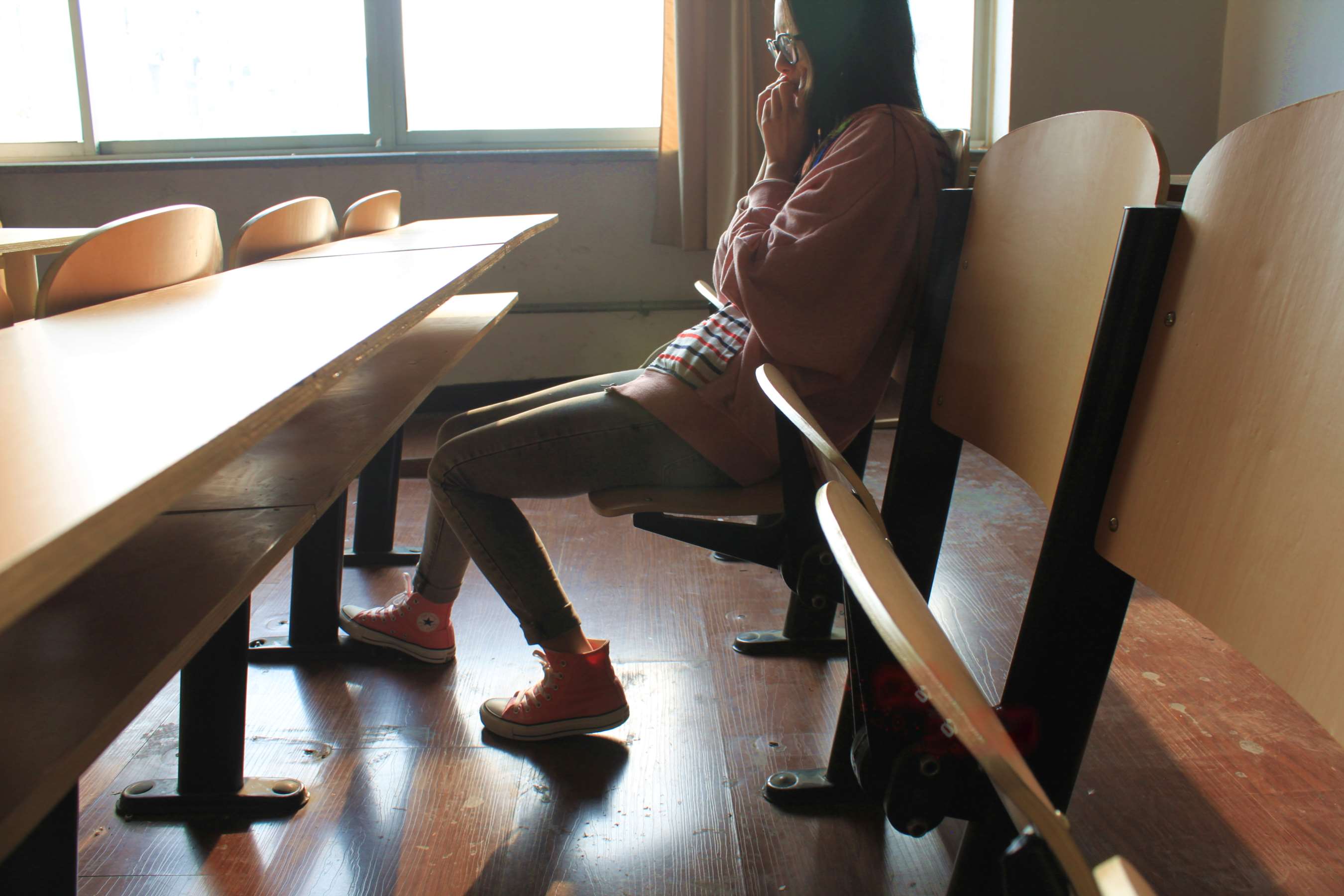 《阶梯教室里的帆布鞋小姐姐》作品图