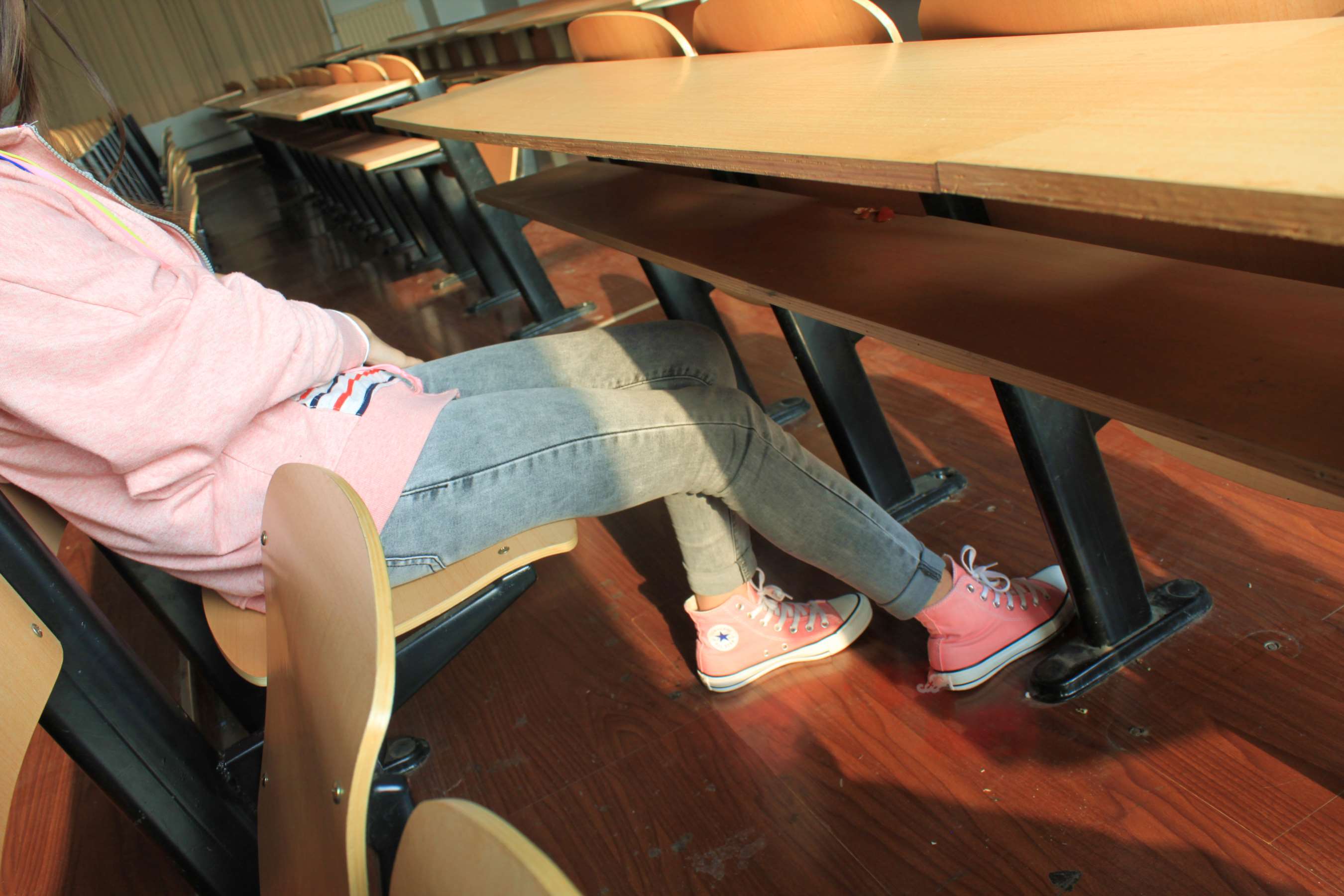 《阶梯教室里的帆布鞋小姐姐》作品图