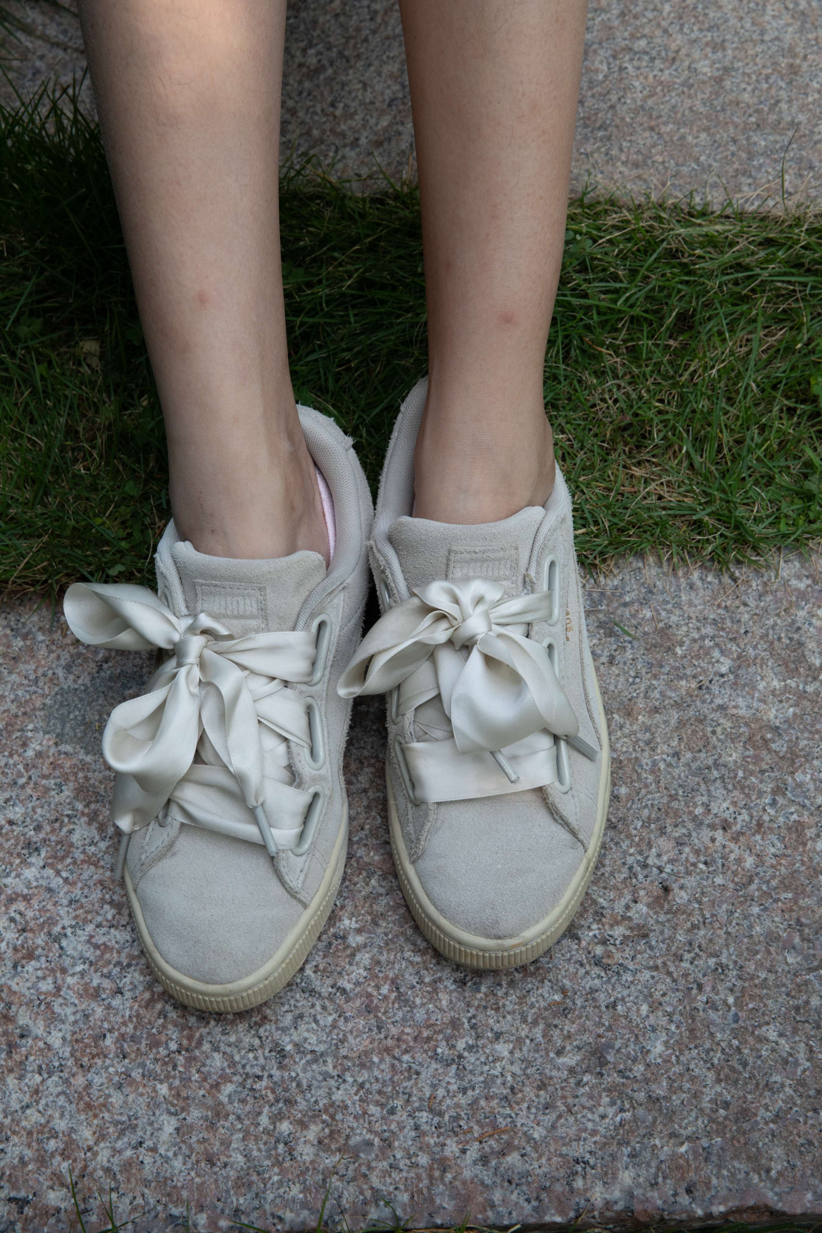 《学姐脱船袜展嫩足》作品图