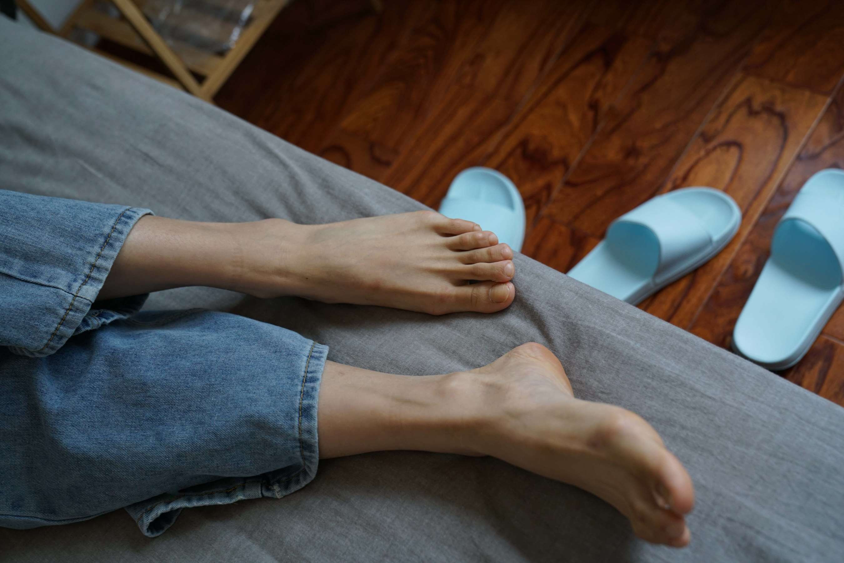 《寝室牛仔小姑娘》作品图