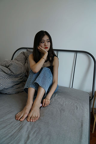 寝室牛仔小姑娘
