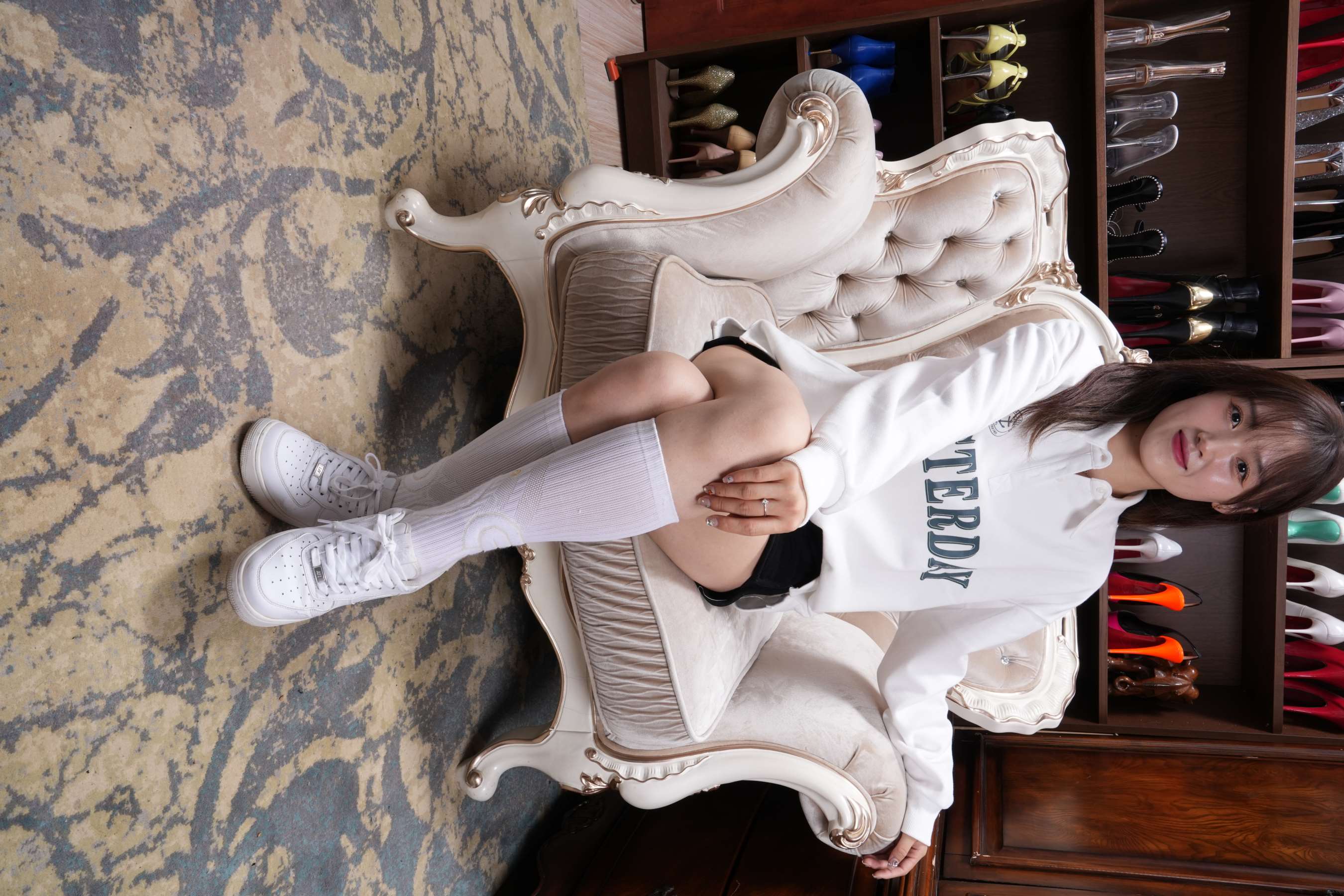 《Feixue展示她的性感的肥脚丫》作品图