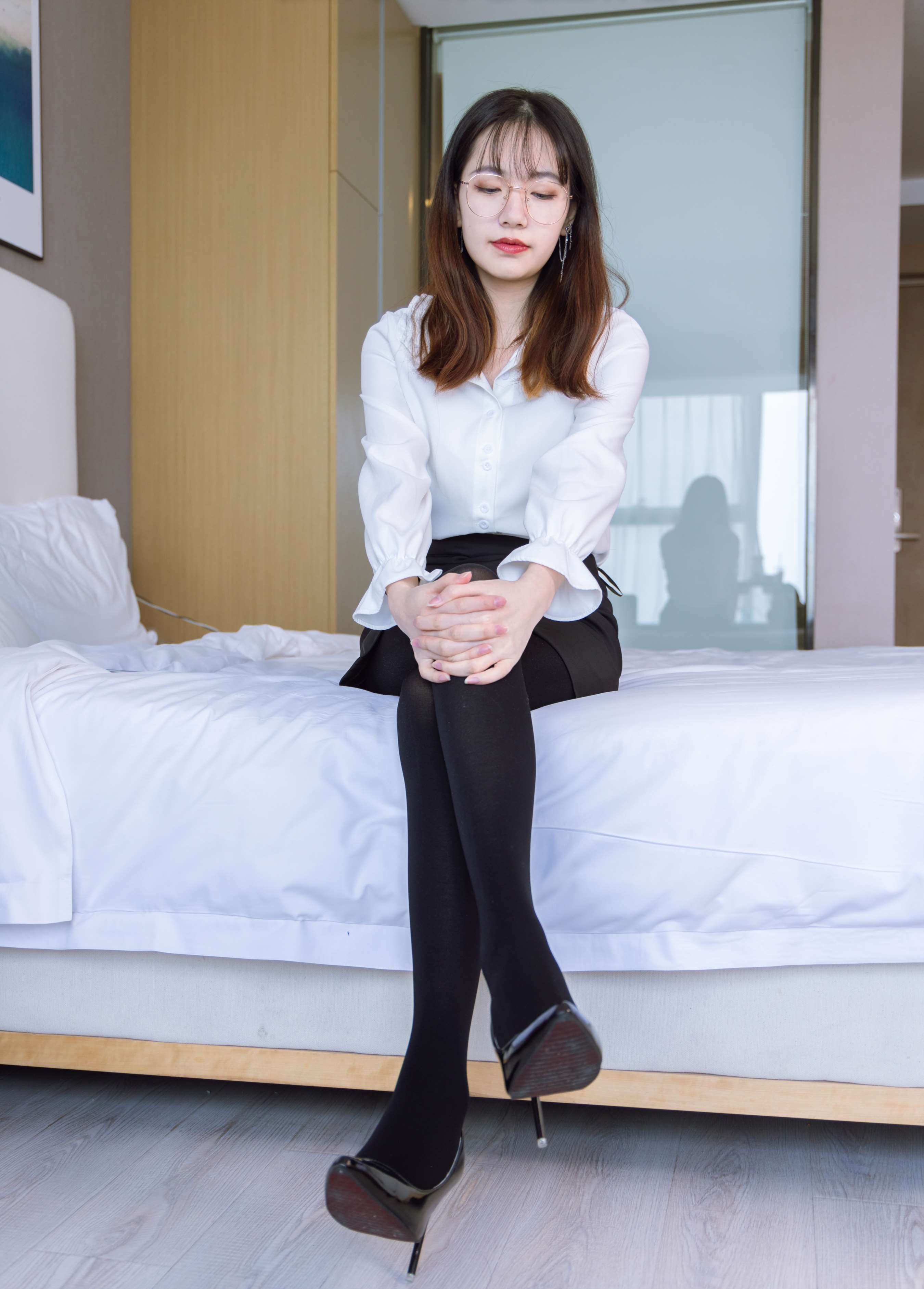 《小甜豆高跟鞋の厚黑丝》作品图