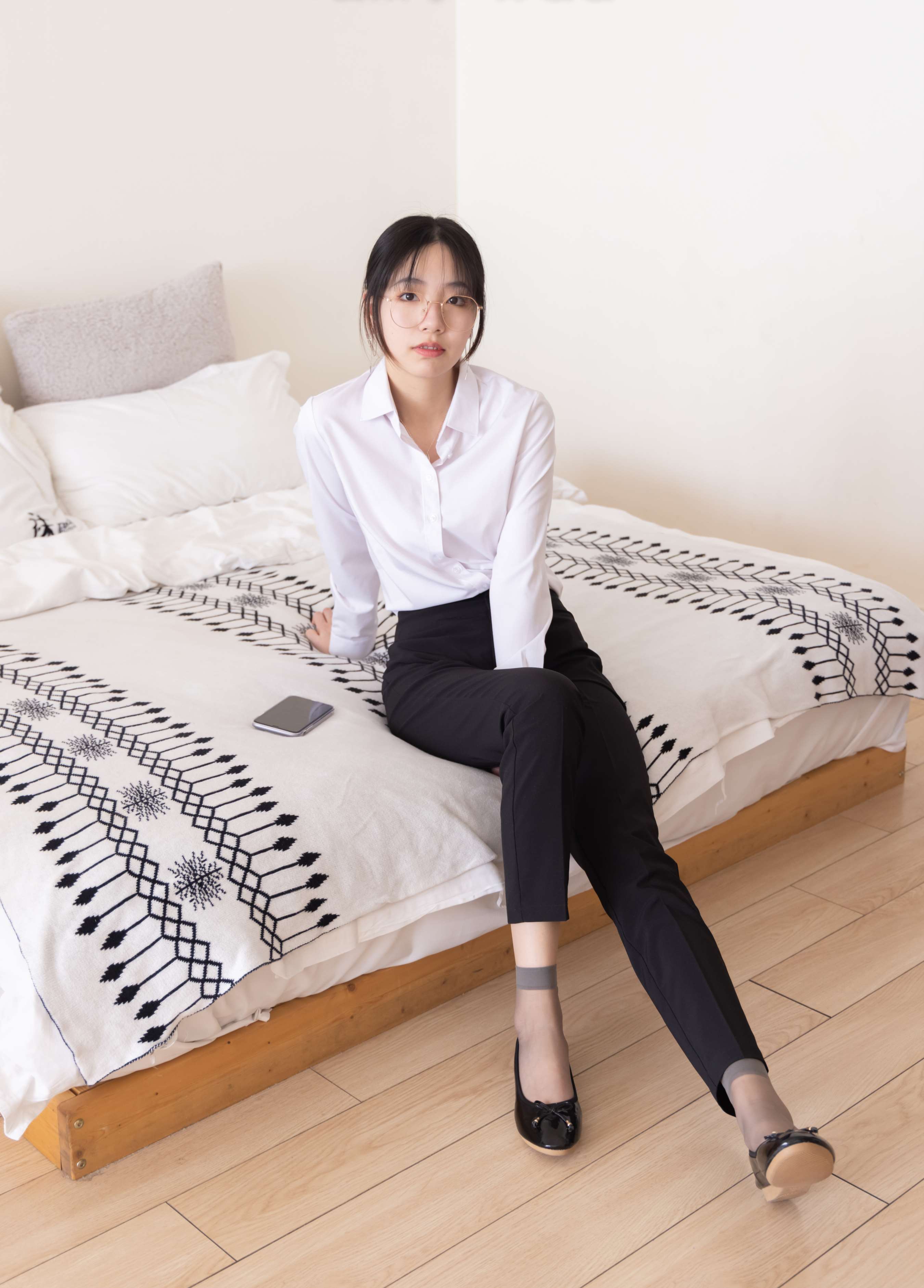 《小甜豆小姐姐平底鞋の短丝》作品图