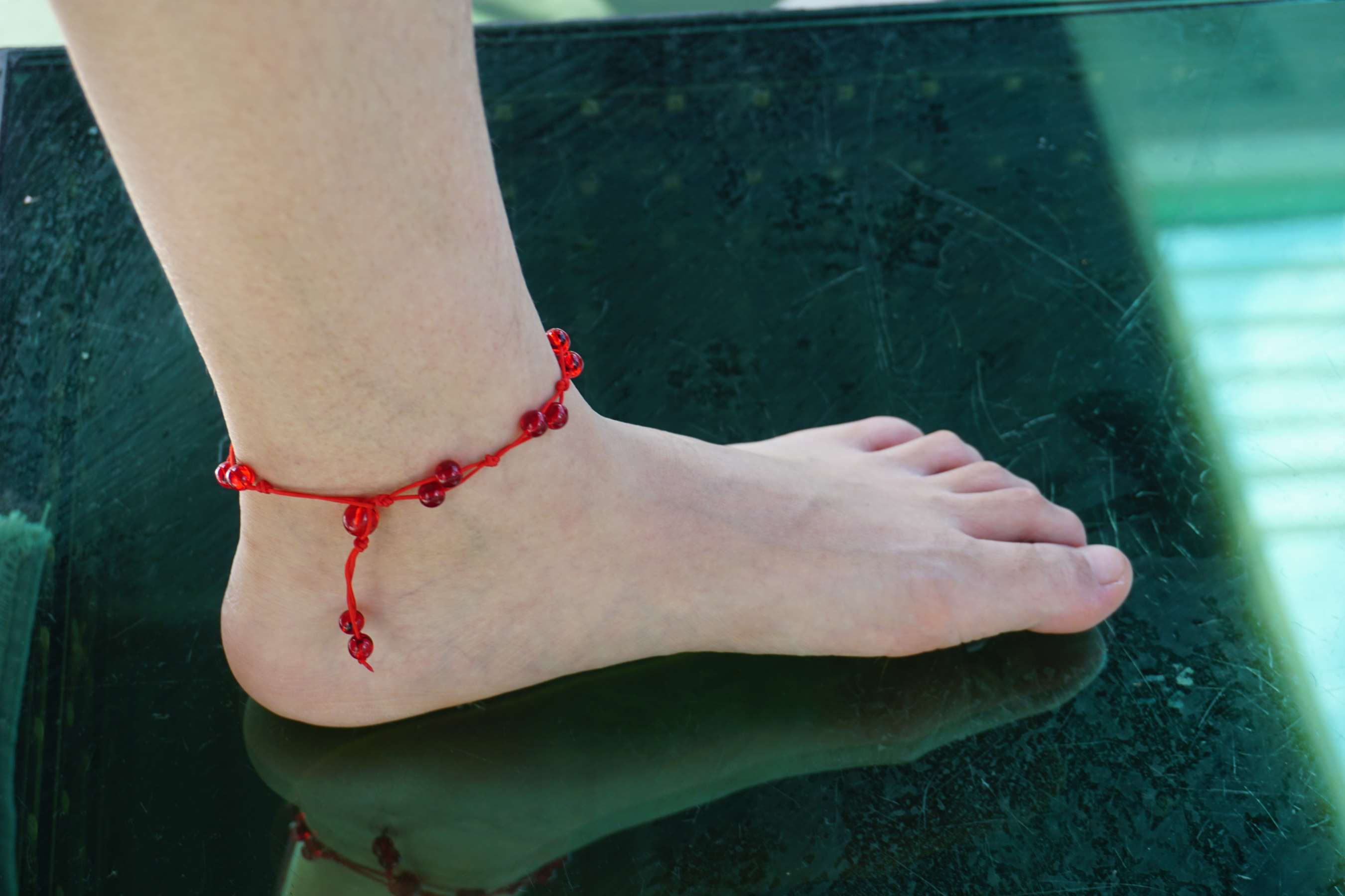 《莹莹少女赤脚游玩创意产业园》作品图