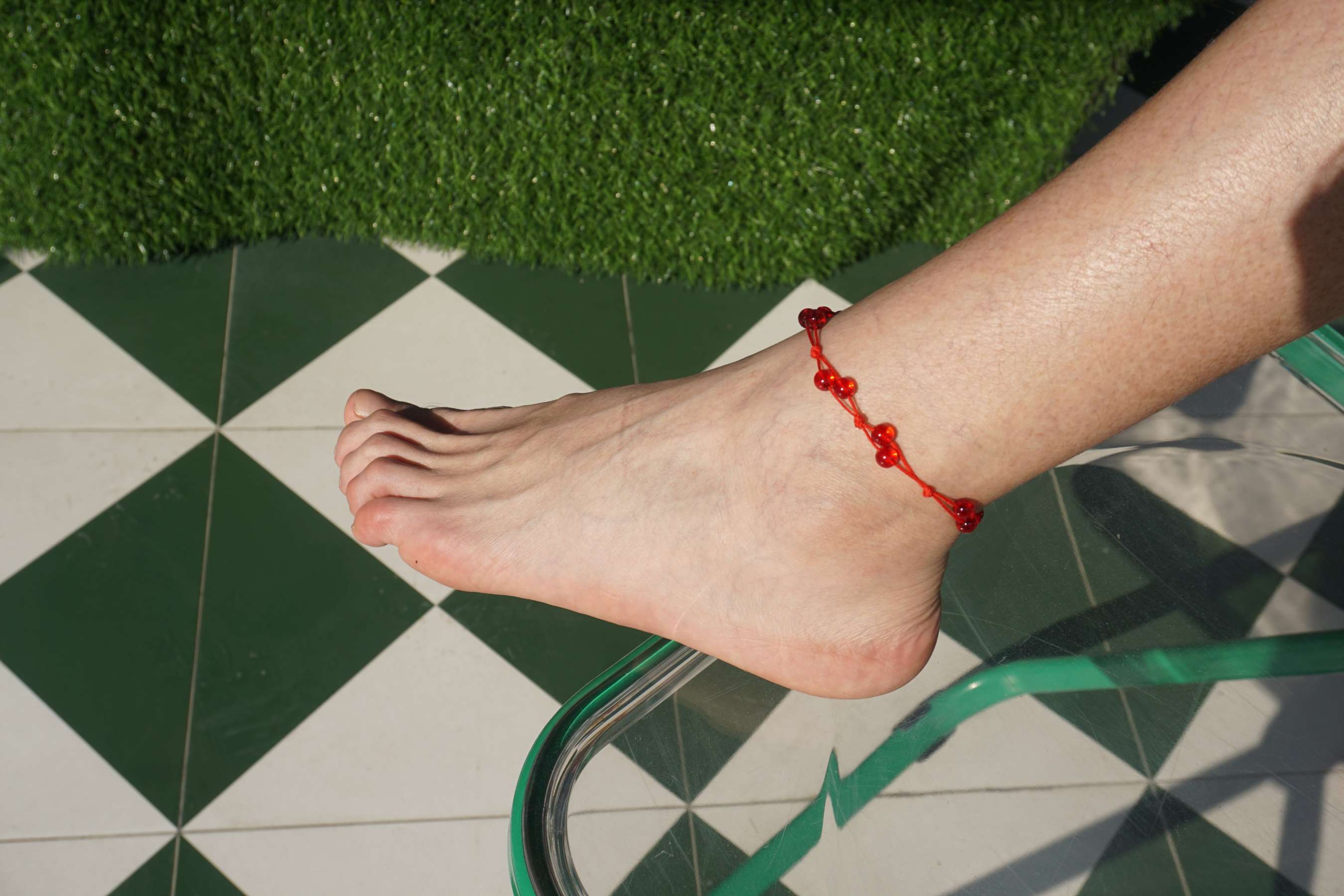 《莹莹少女赤脚游玩创意产业园》作品图