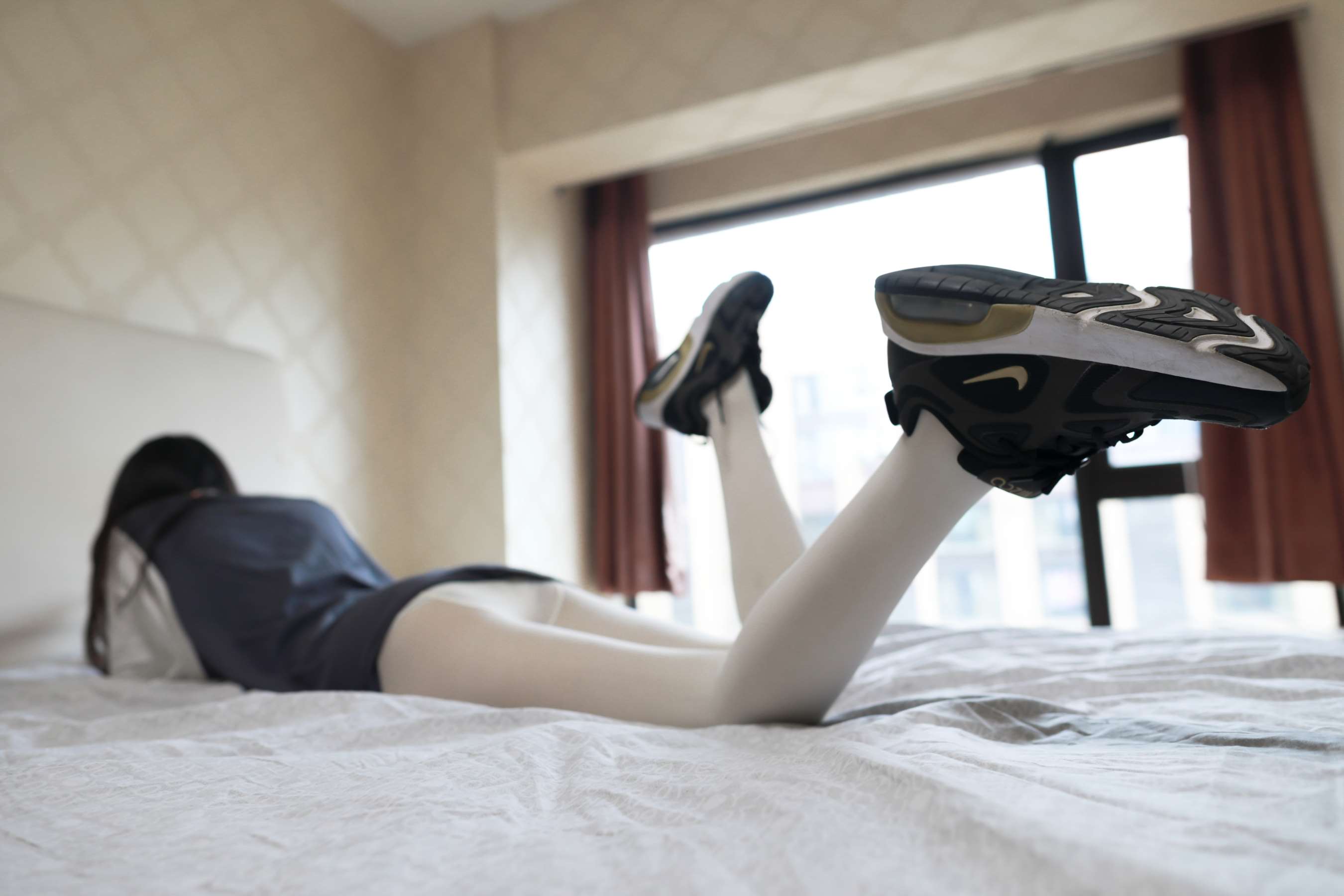 《君君小姐姐脏白丝袜脚》作品图