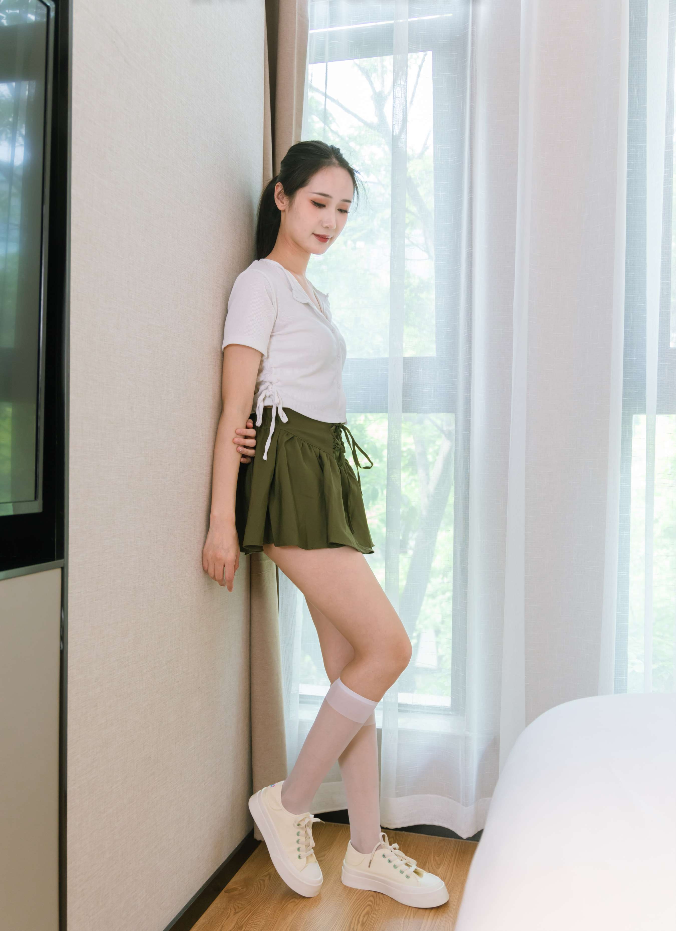 《小安小姐姐板鞋の小腿丝袜》作品图