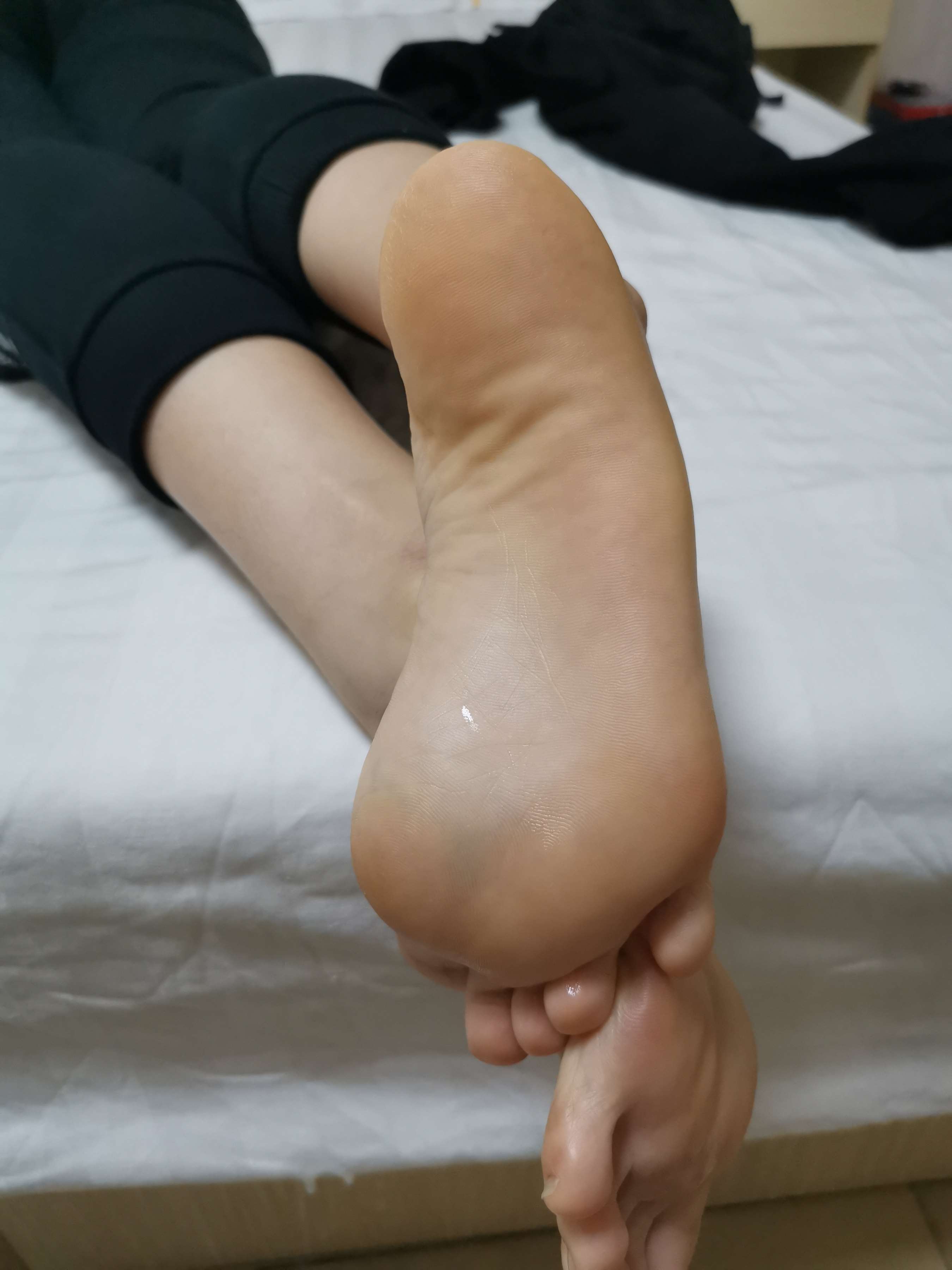 《少女的嫩足不露脸》作品图