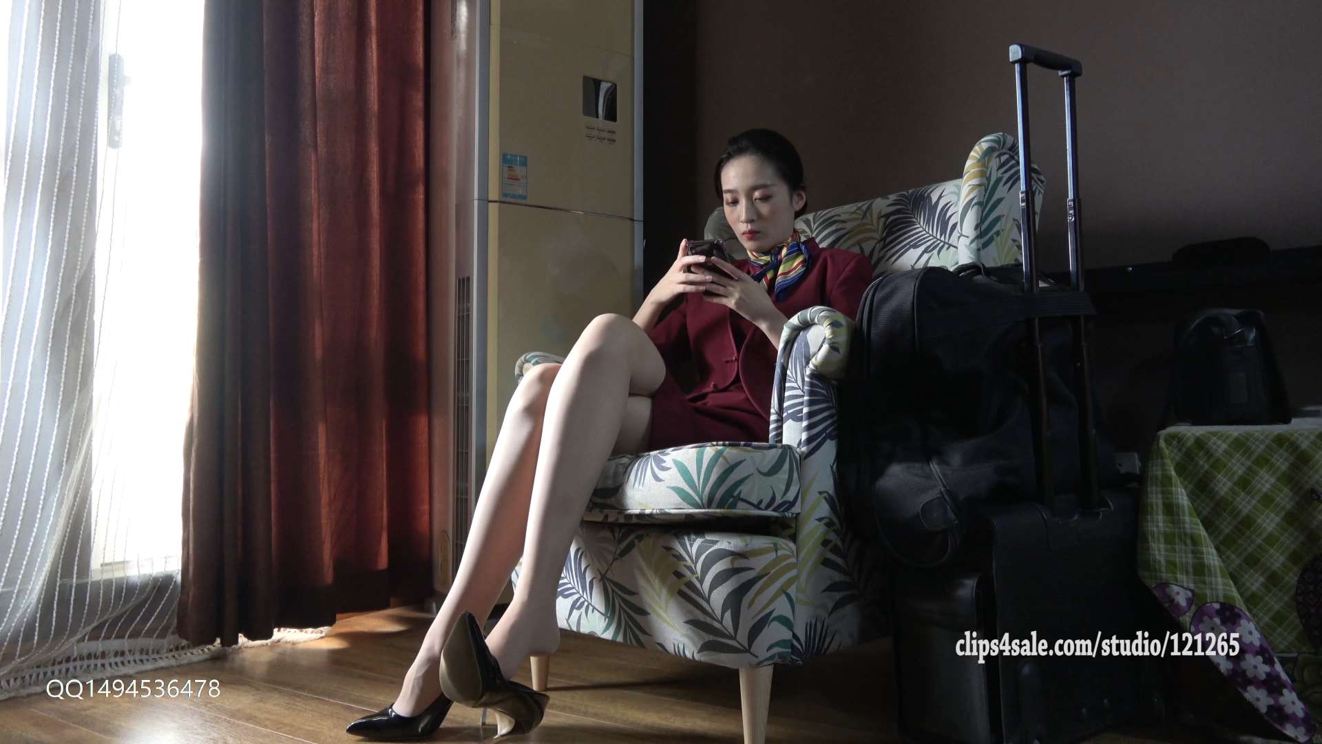 《[视频]-K&M-深红制服肉丝空姐挑鞋》作品图