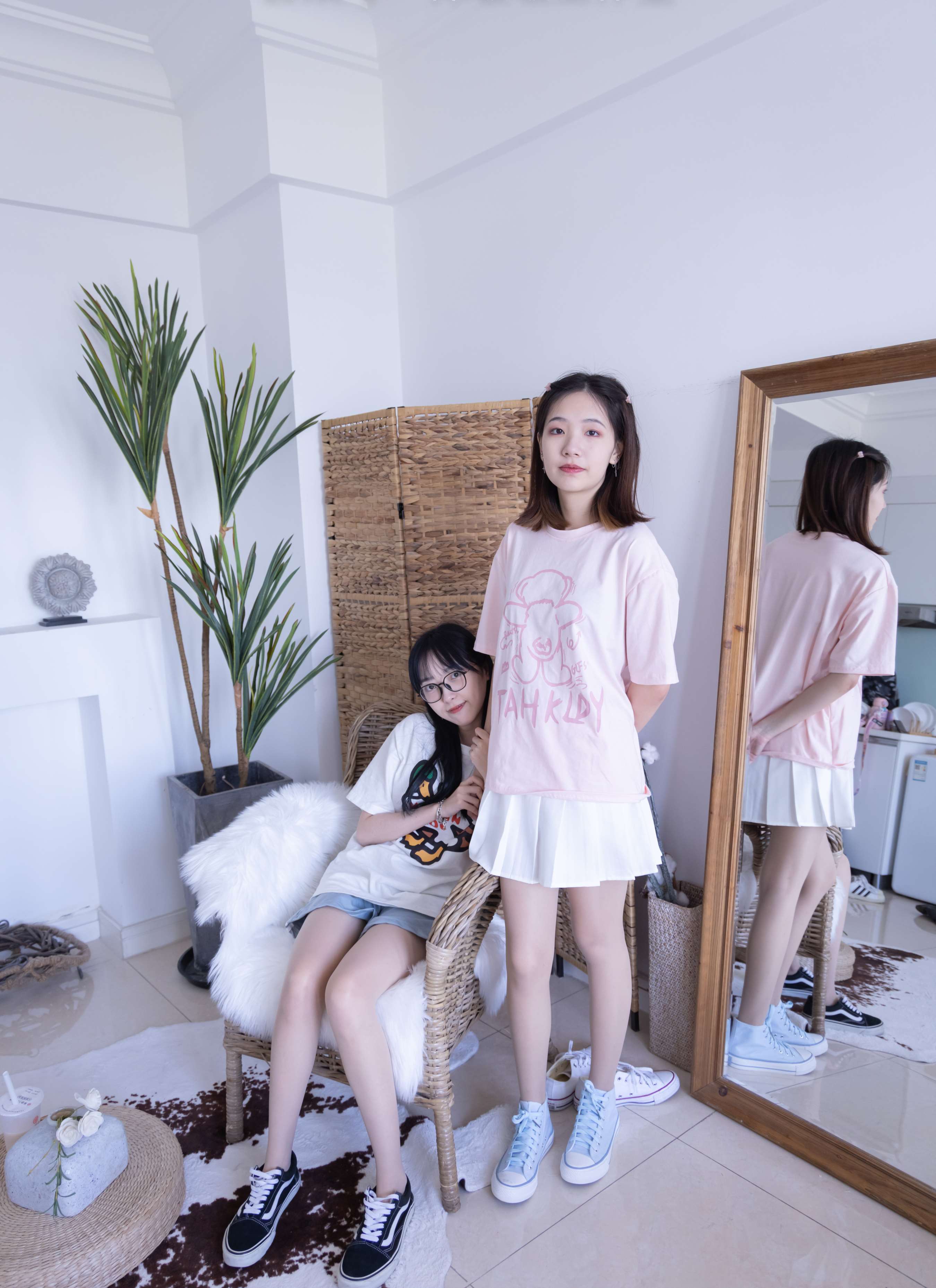 《小甜豆与稚予小姐姐板鞋肉丝互脚》作品图