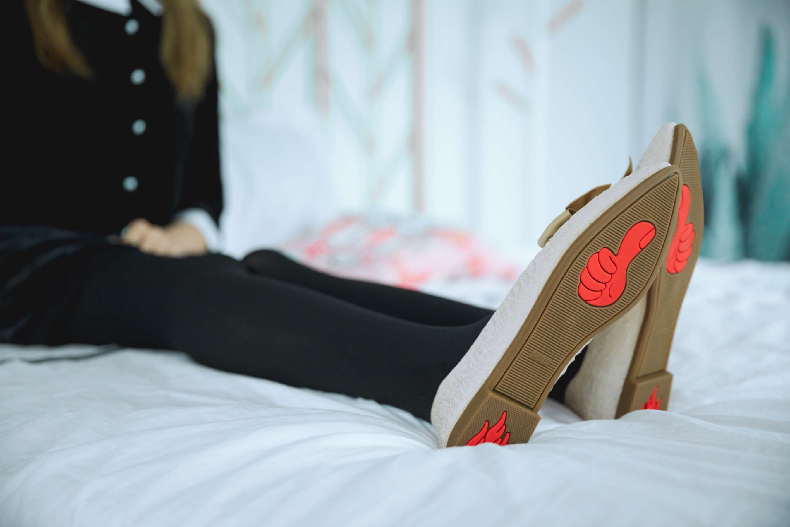 《小姐姐丝足踩香蕉》作品图